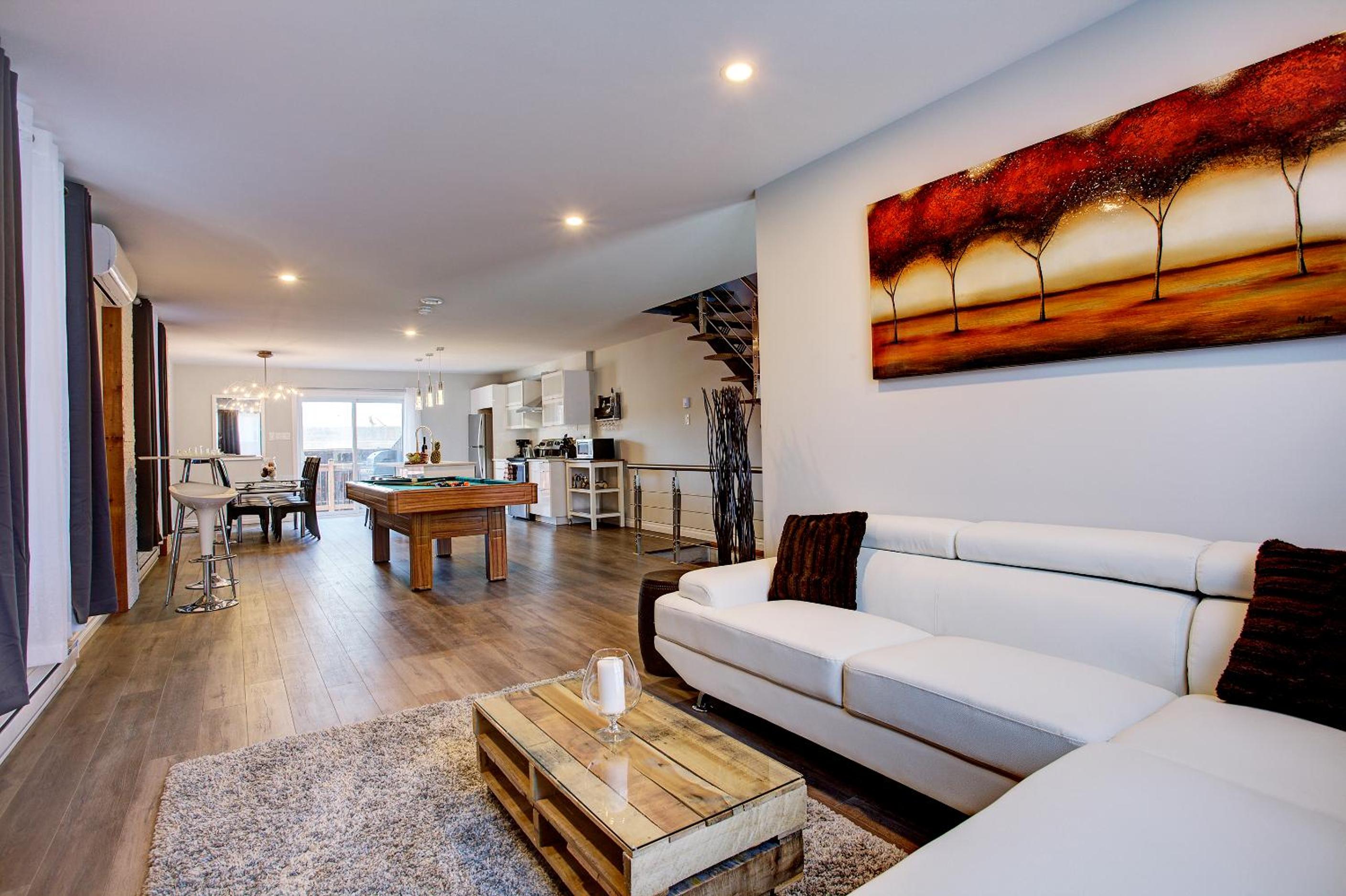 Modern Townhouse with Rooftop Deck