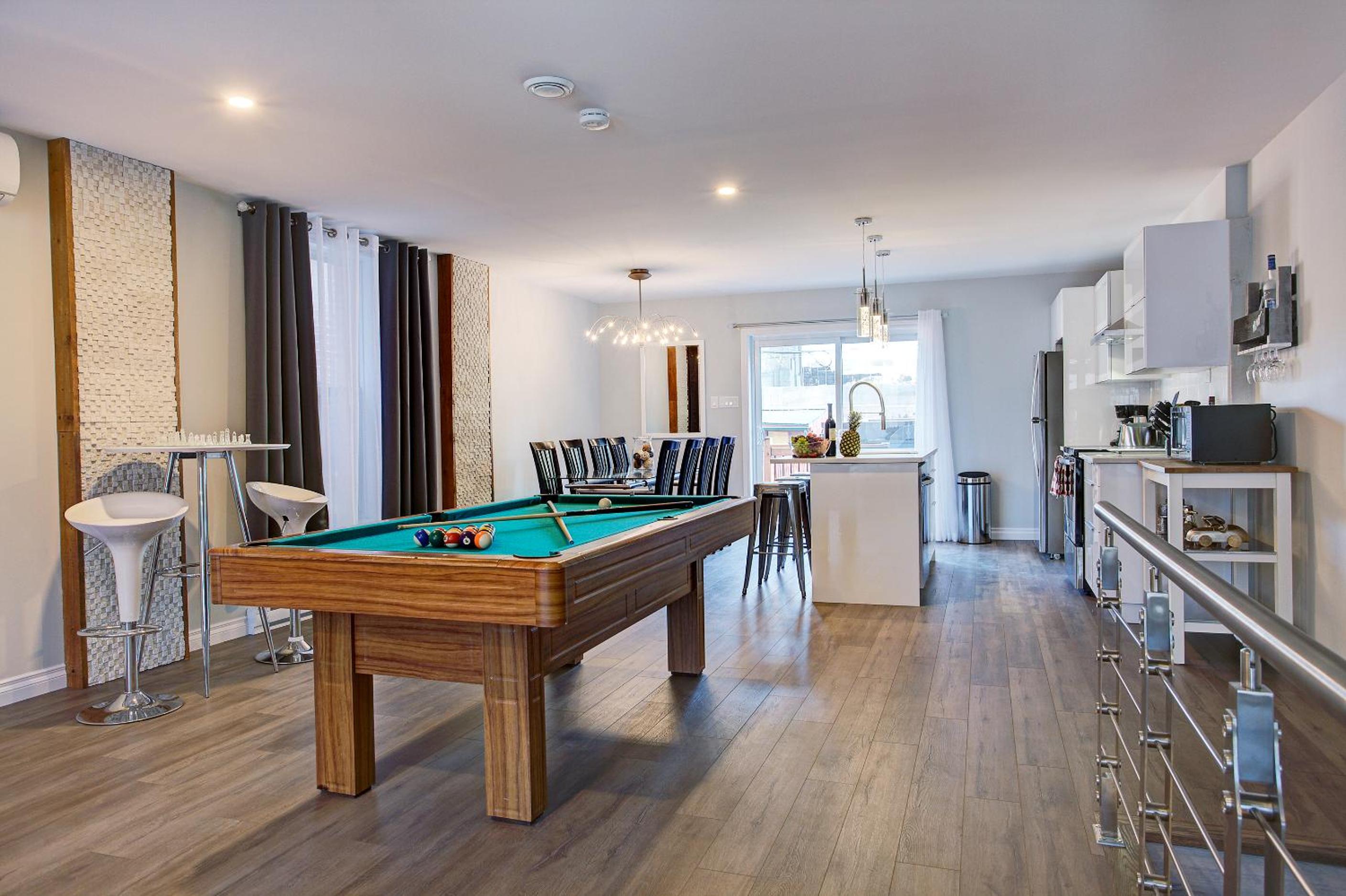 Modern Townhouse with Rooftop Deck