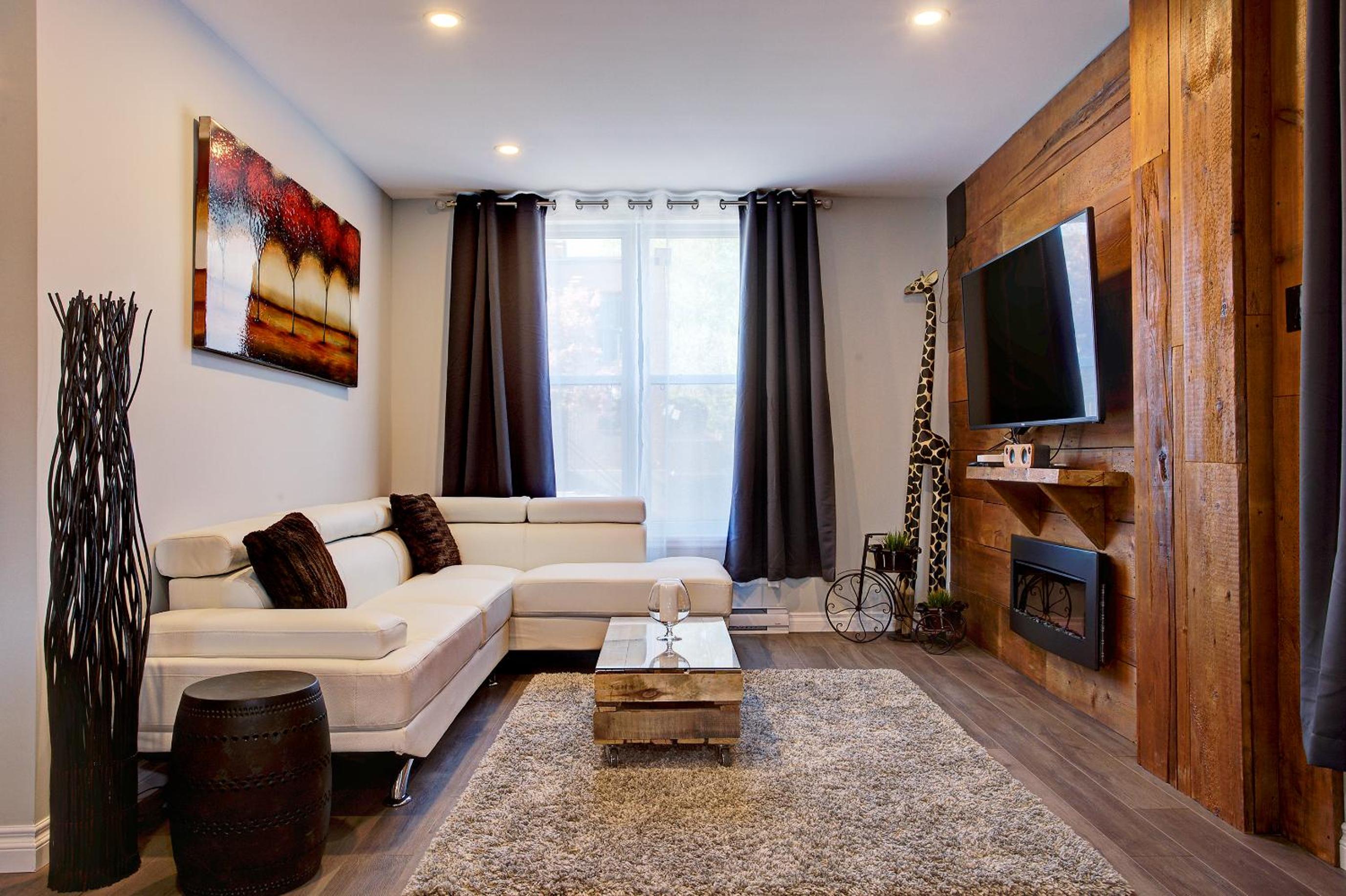 Modern Townhouse with Rooftop Deck