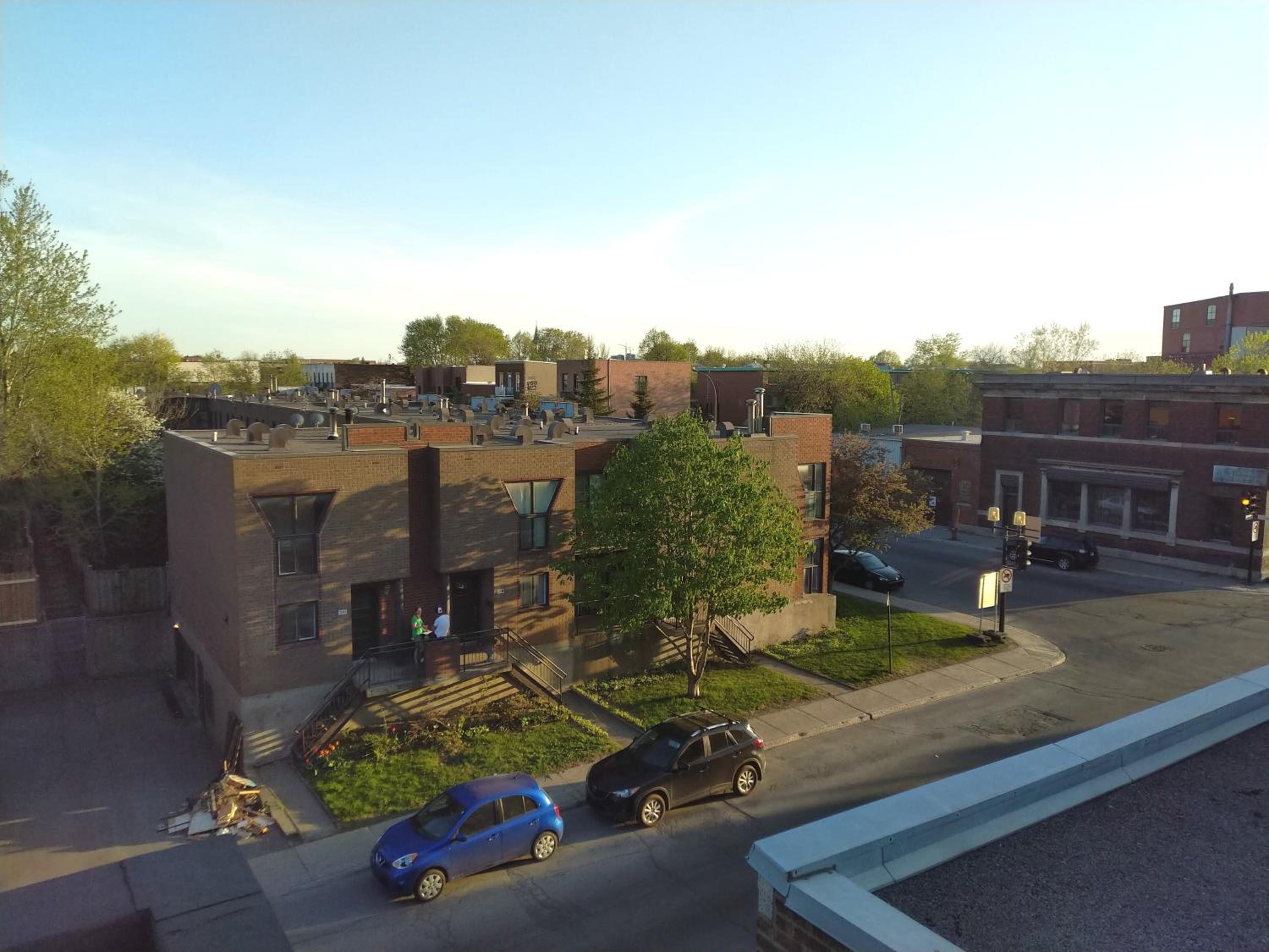 Modern Townhouse with Rooftop Deck