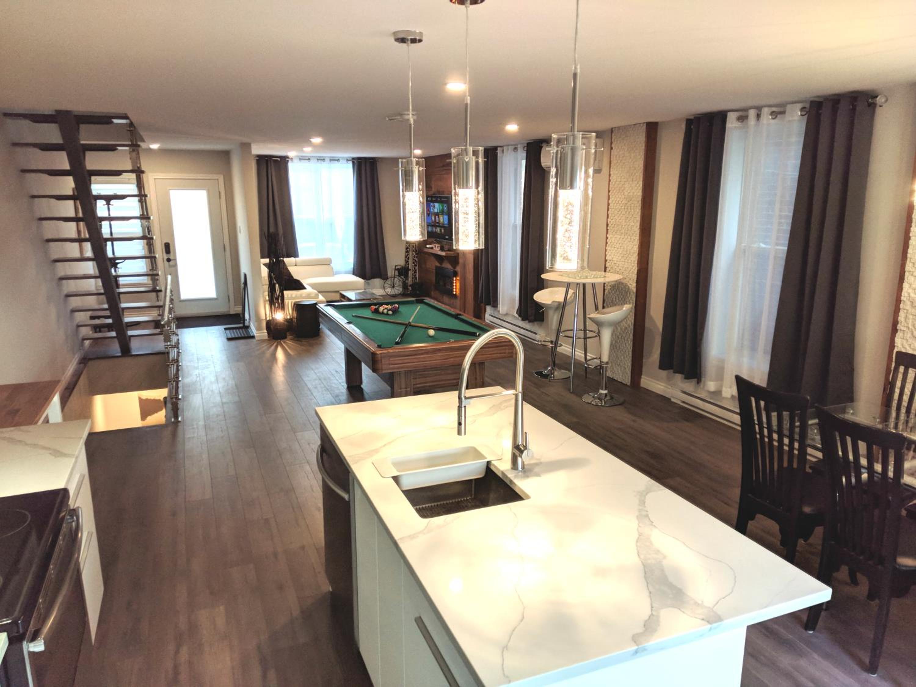 Modern Townhouse with Rooftop Deck