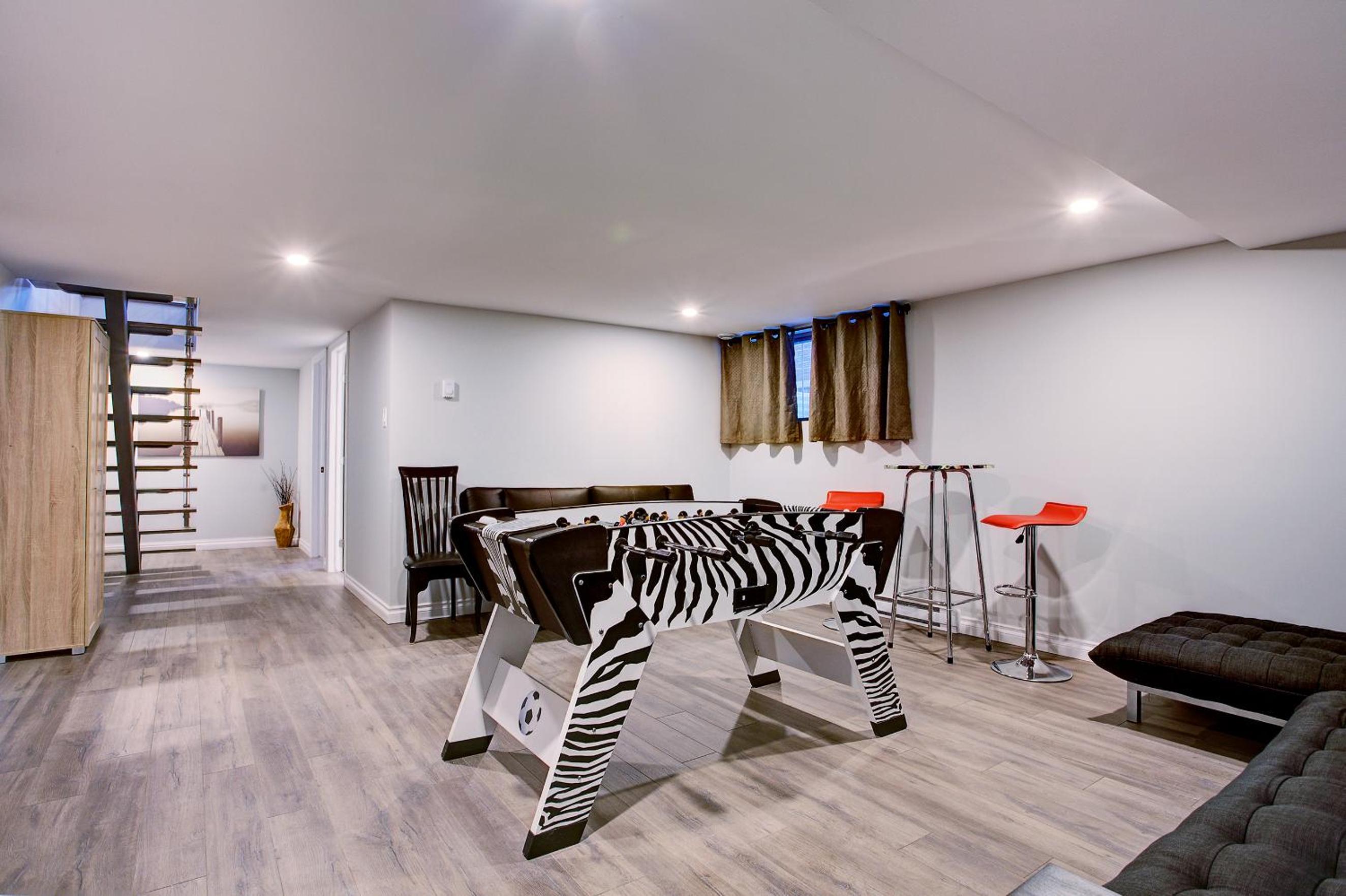 Modern Townhouse with Rooftop Deck