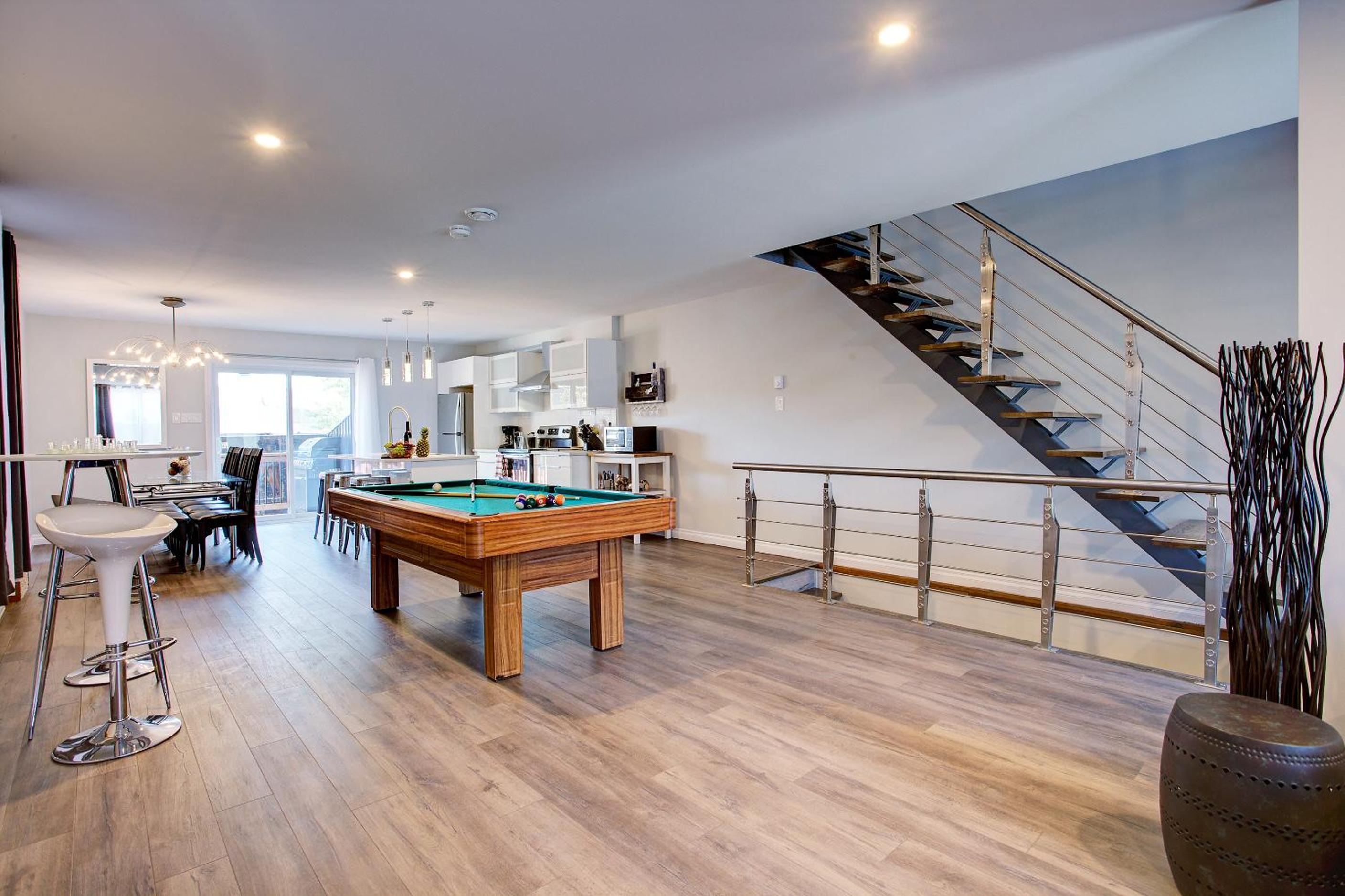 Modern Townhouse with Rooftop Deck