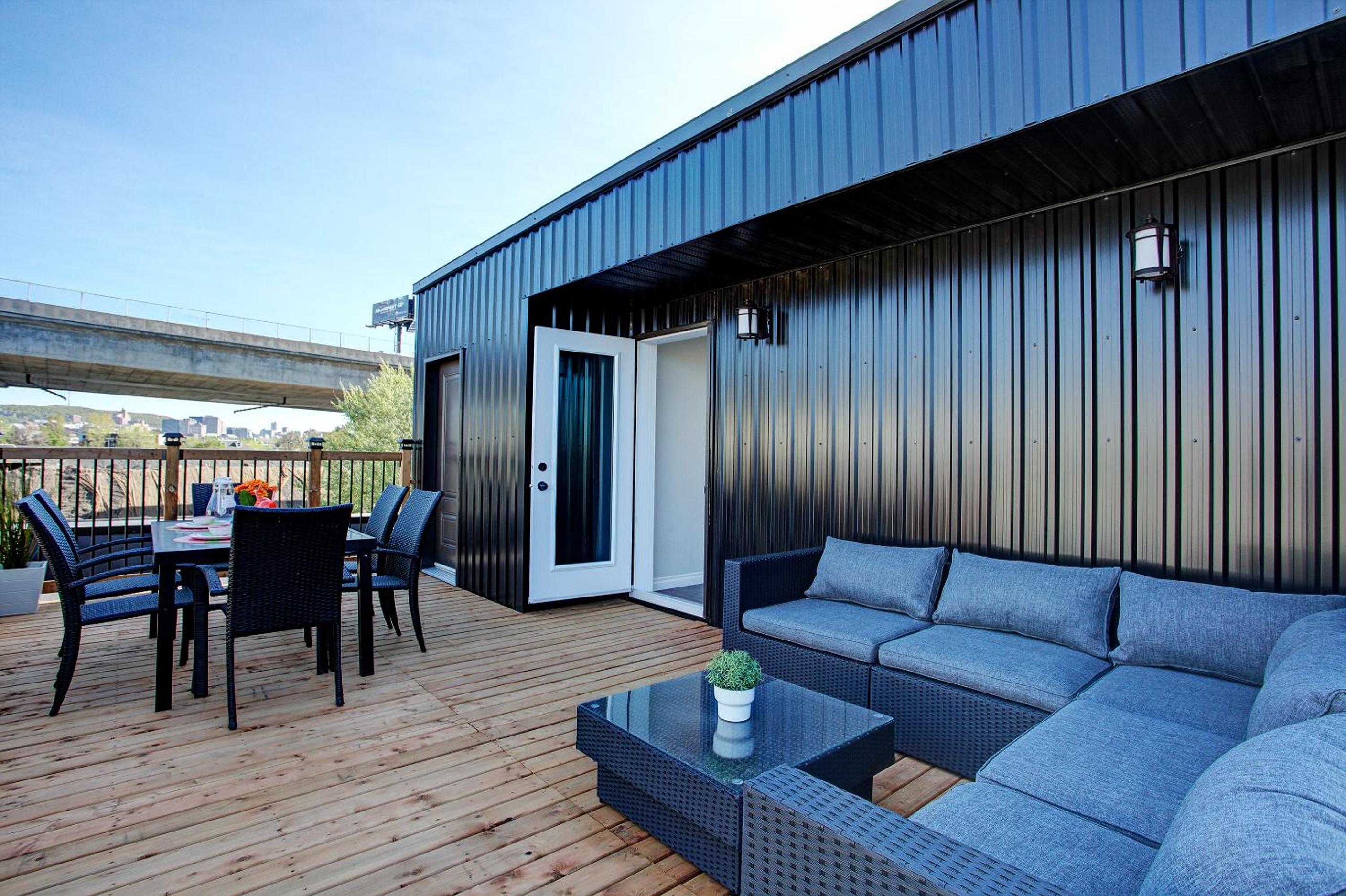 Modern Townhouse with Rooftop Deck