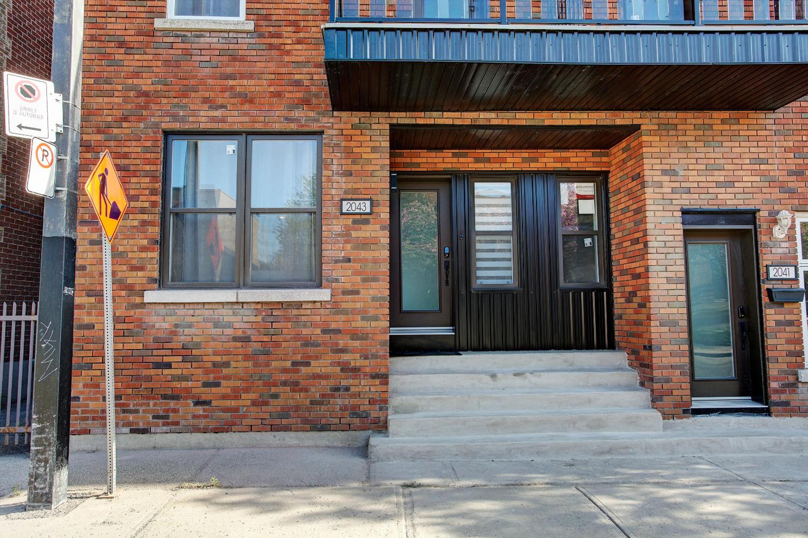Modern Townhouse with Rooftop Deck