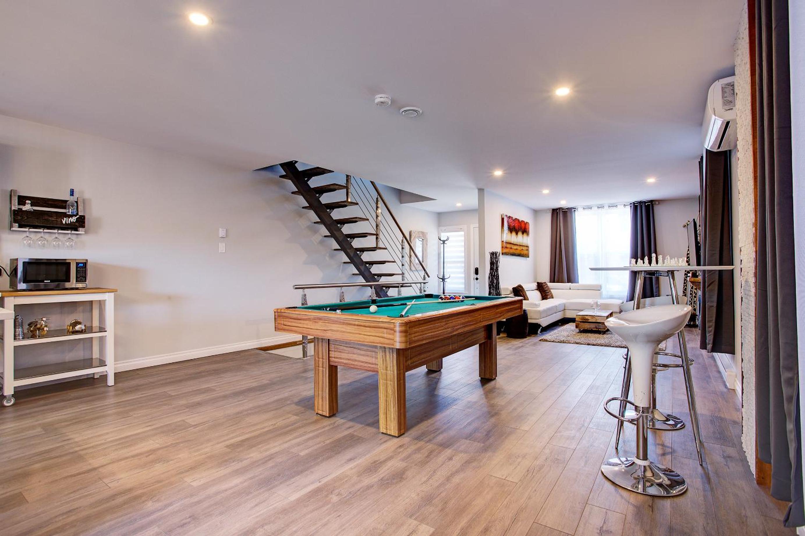 Modern Townhouse with Rooftop Deck