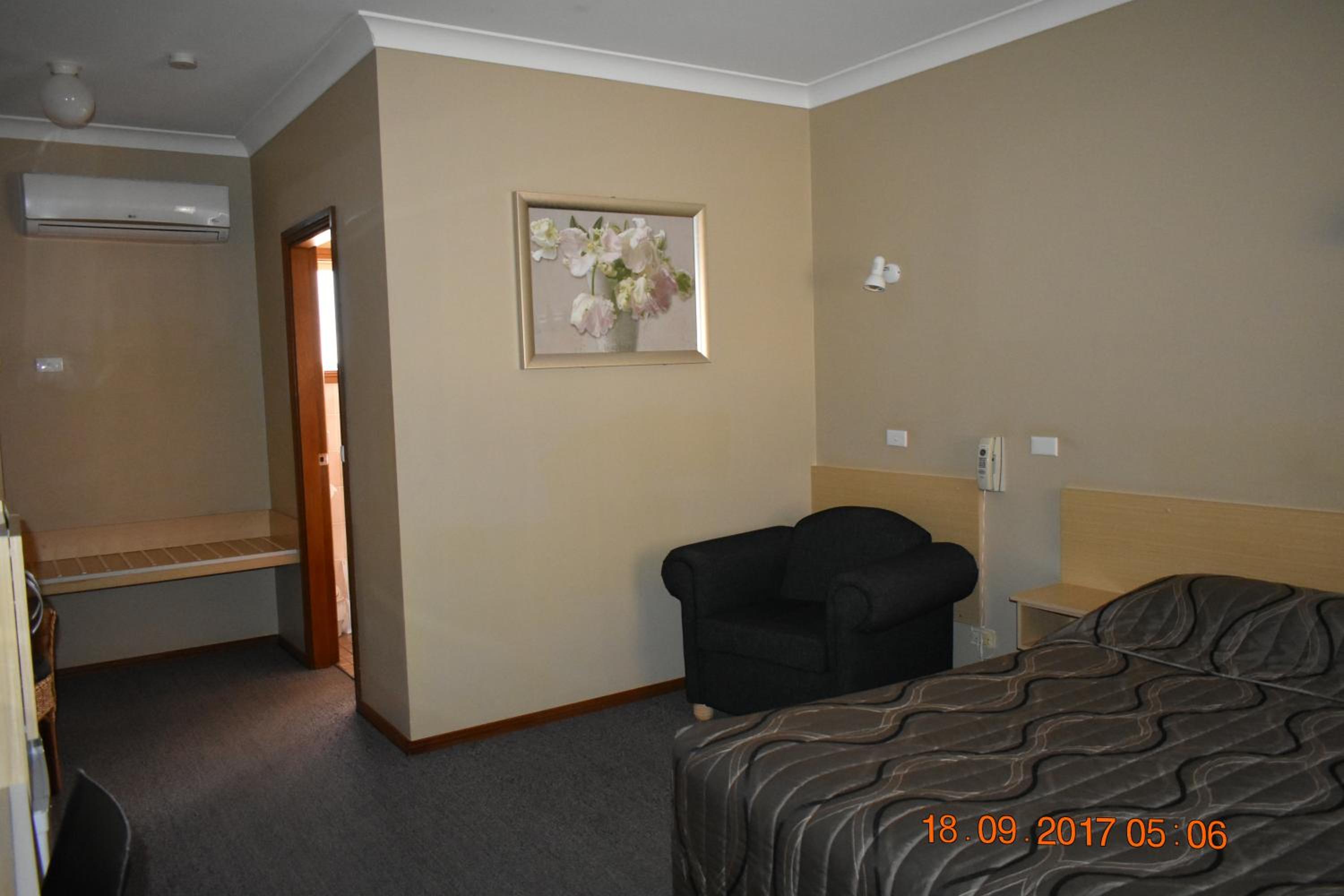 Photo 6