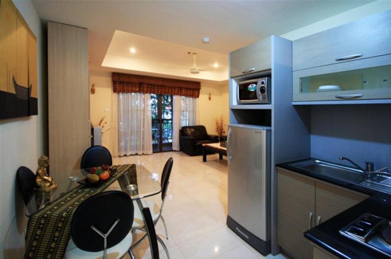 Royal Park Apartments view 3