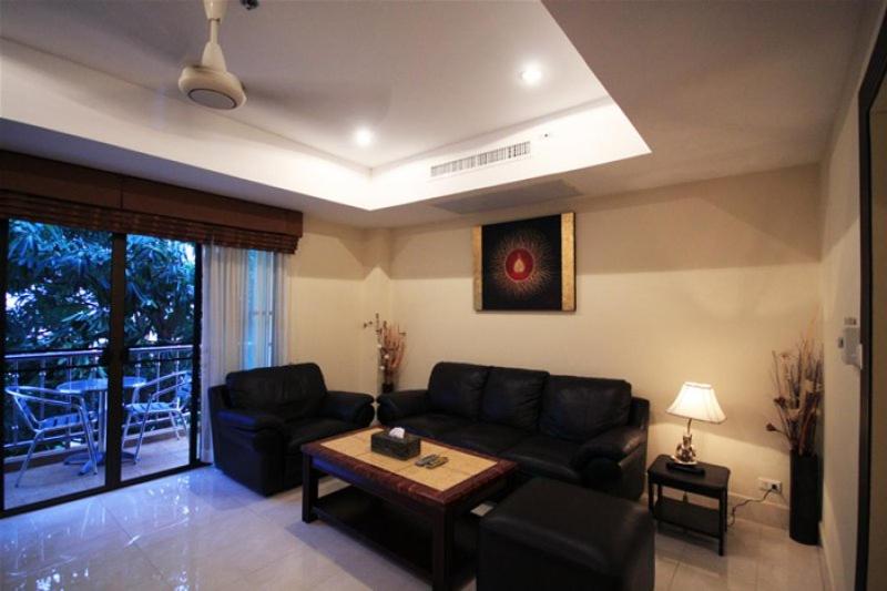 Royal Park Apartments view 4