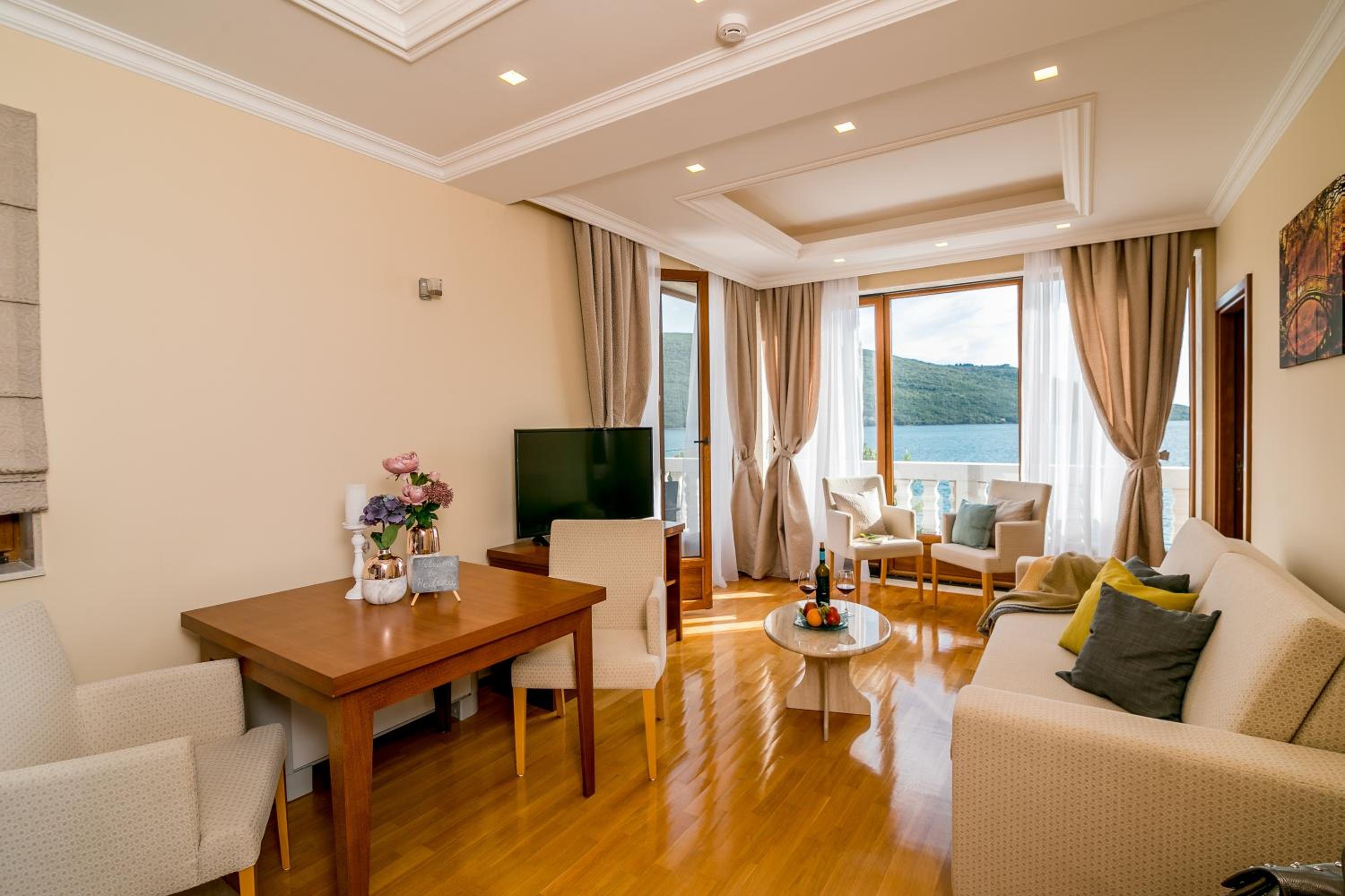 Hedera Residences - Kumbor