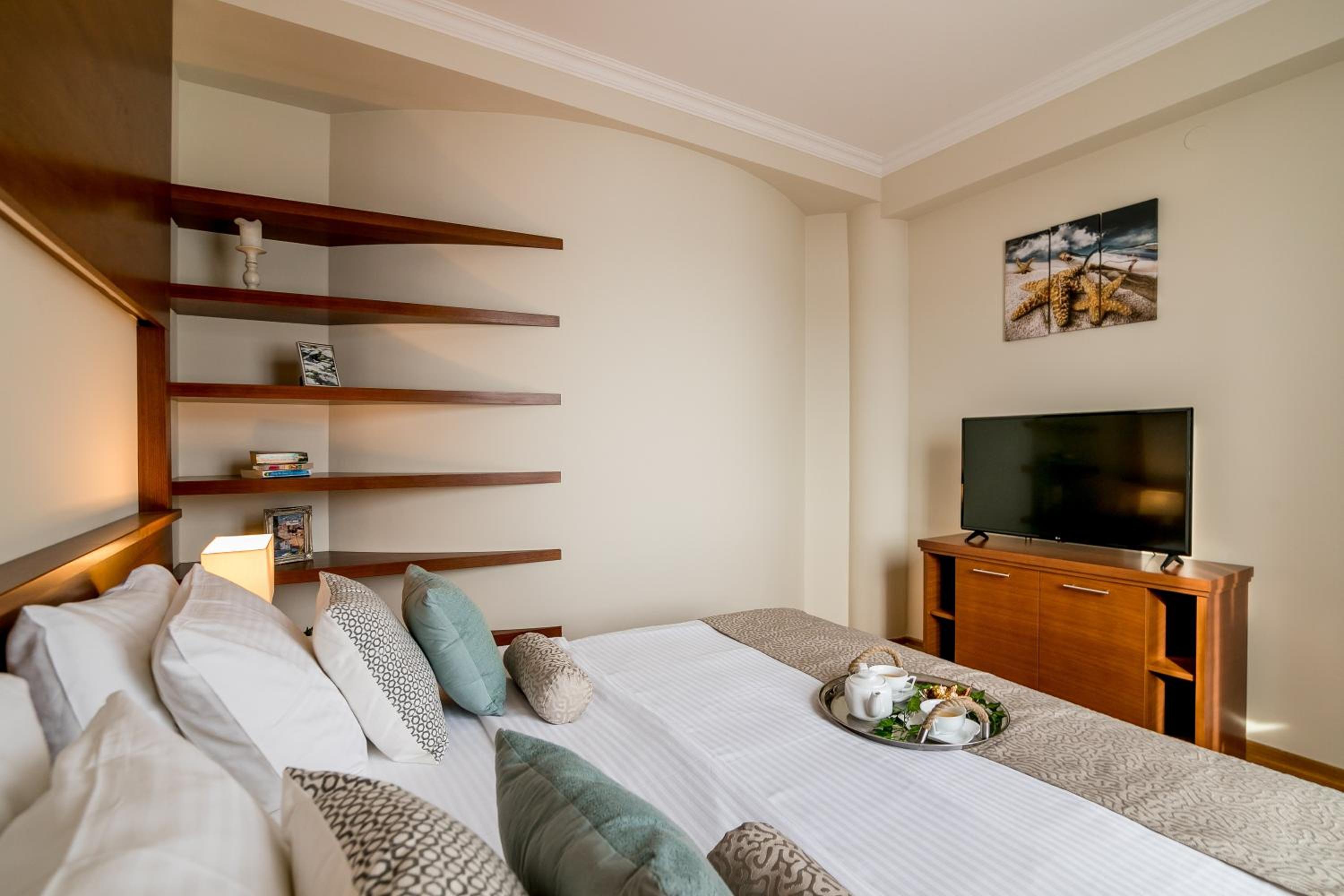 Hedera Residences - Kumbor