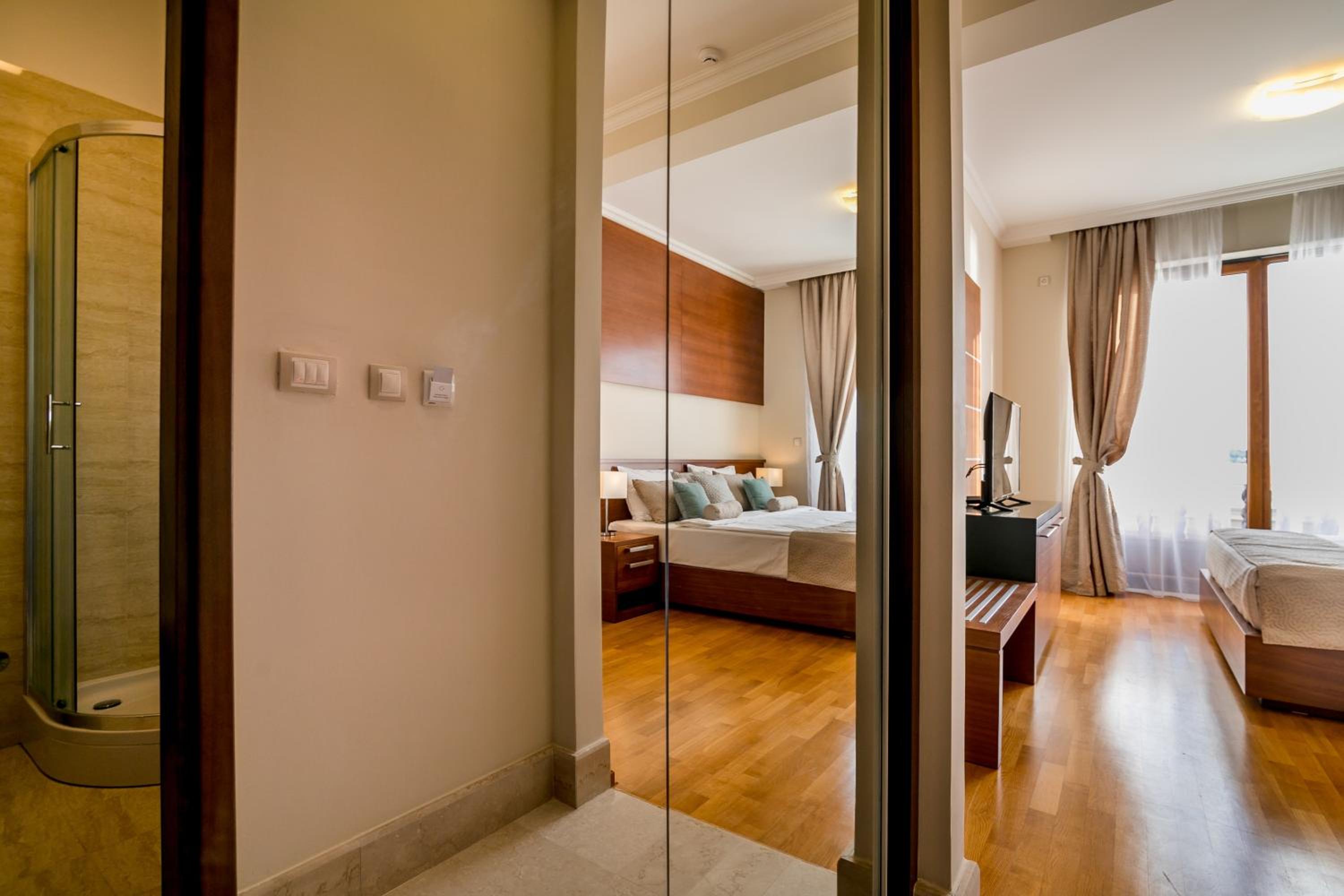 Hedera Residences - Kumbor