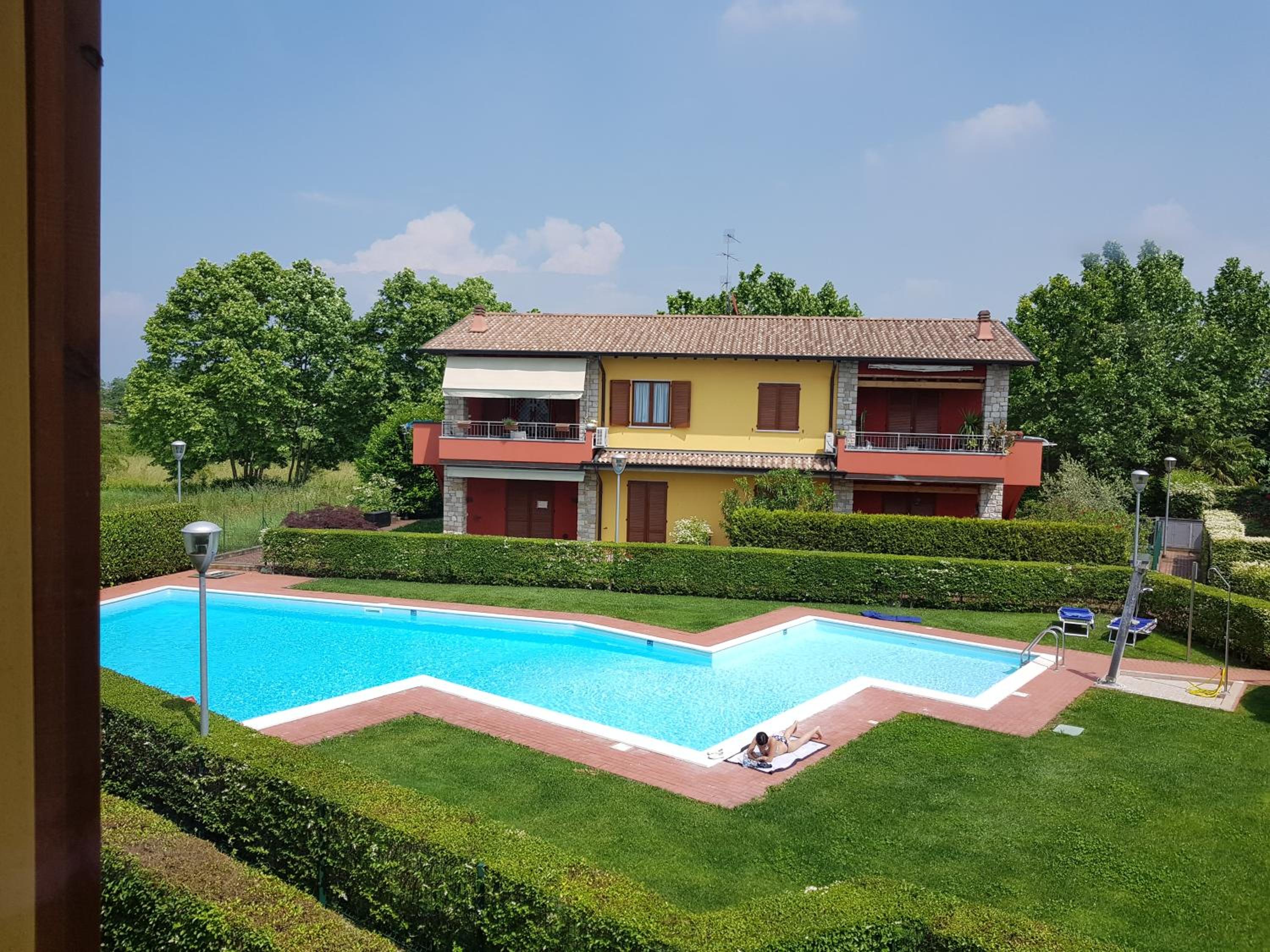 Gardappartamenti Artisti Pool view 4