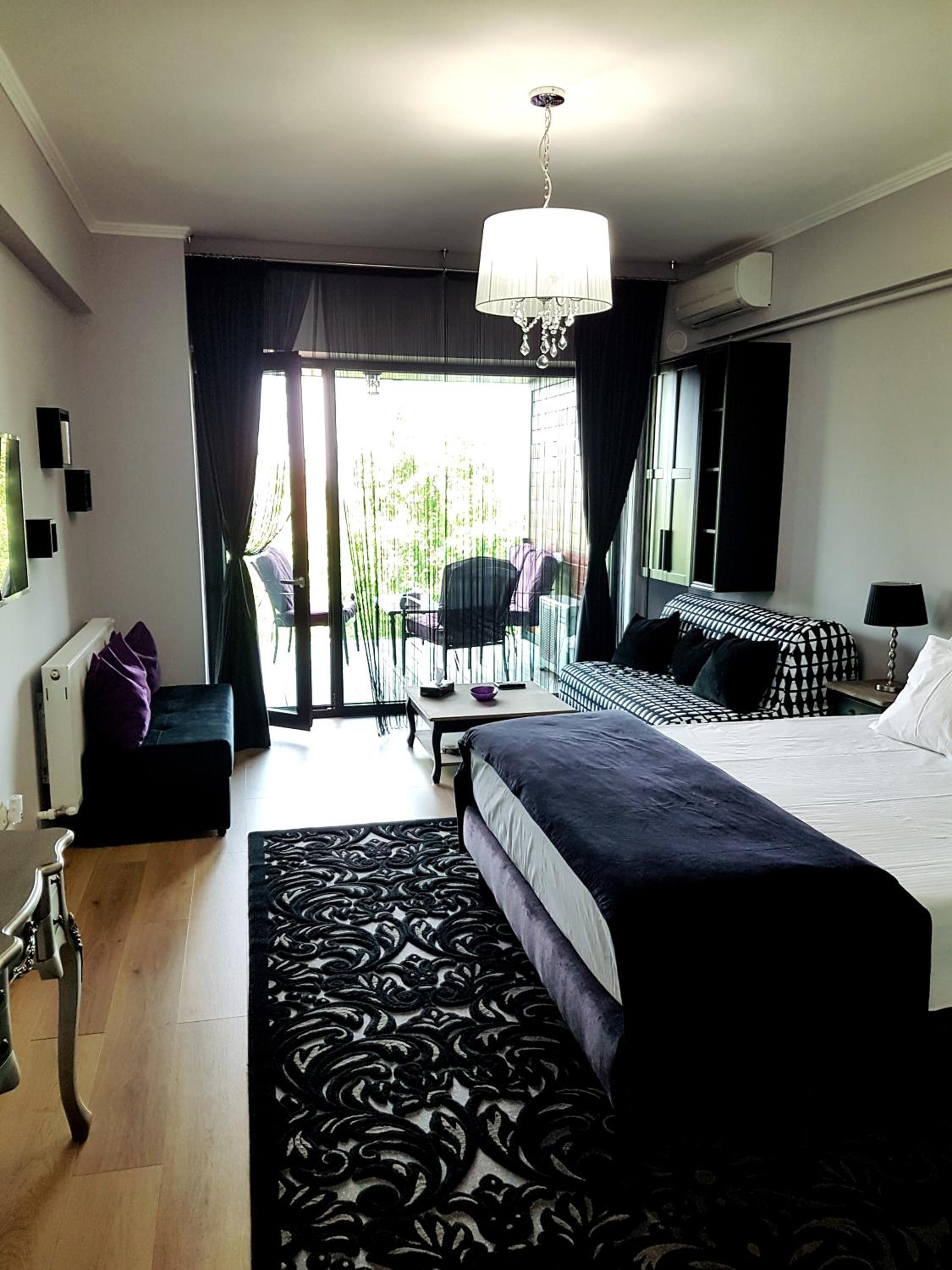 Romantic Studio Mamaia view 5