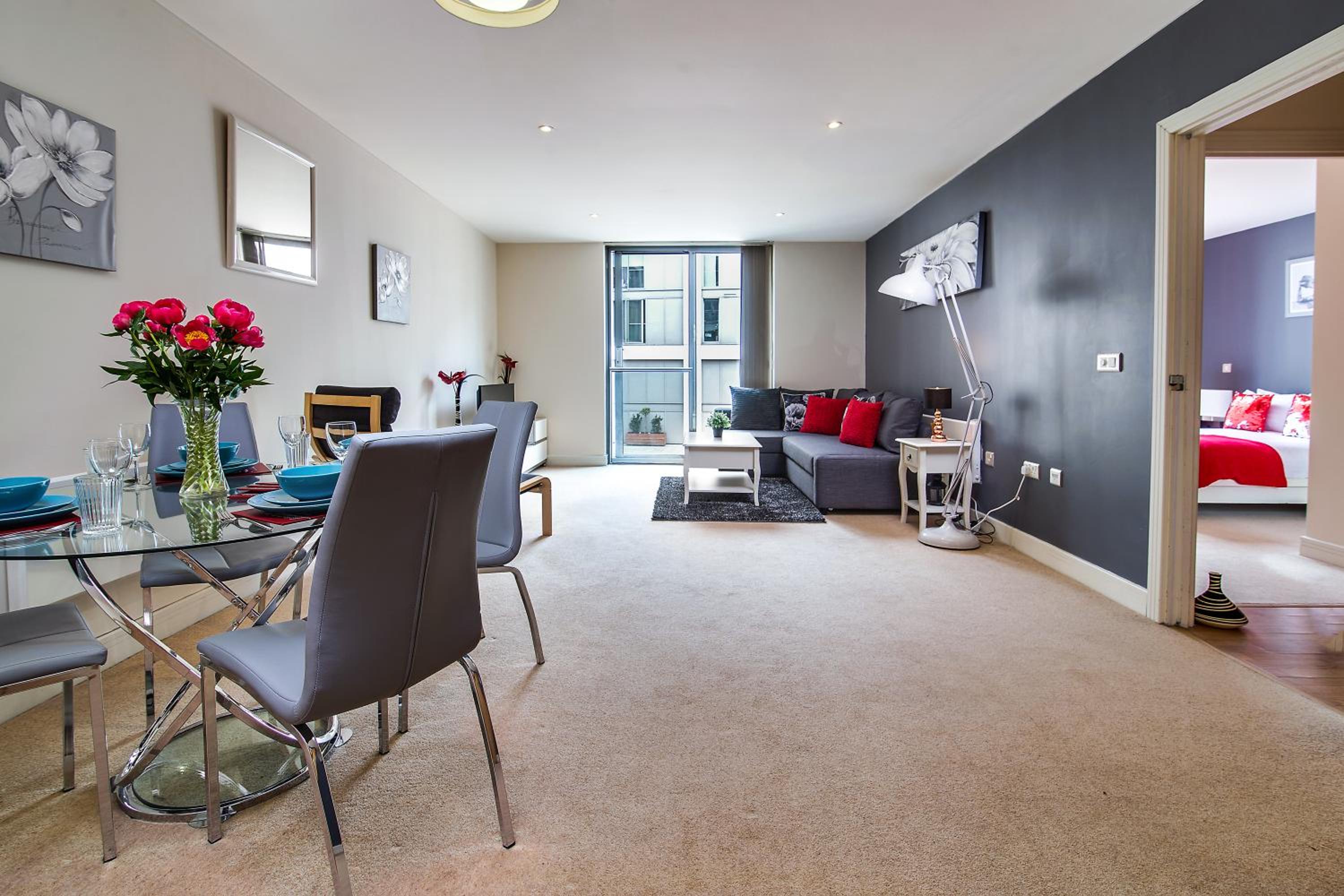 AJY Birmingham City Centre Viva Apartment view 5