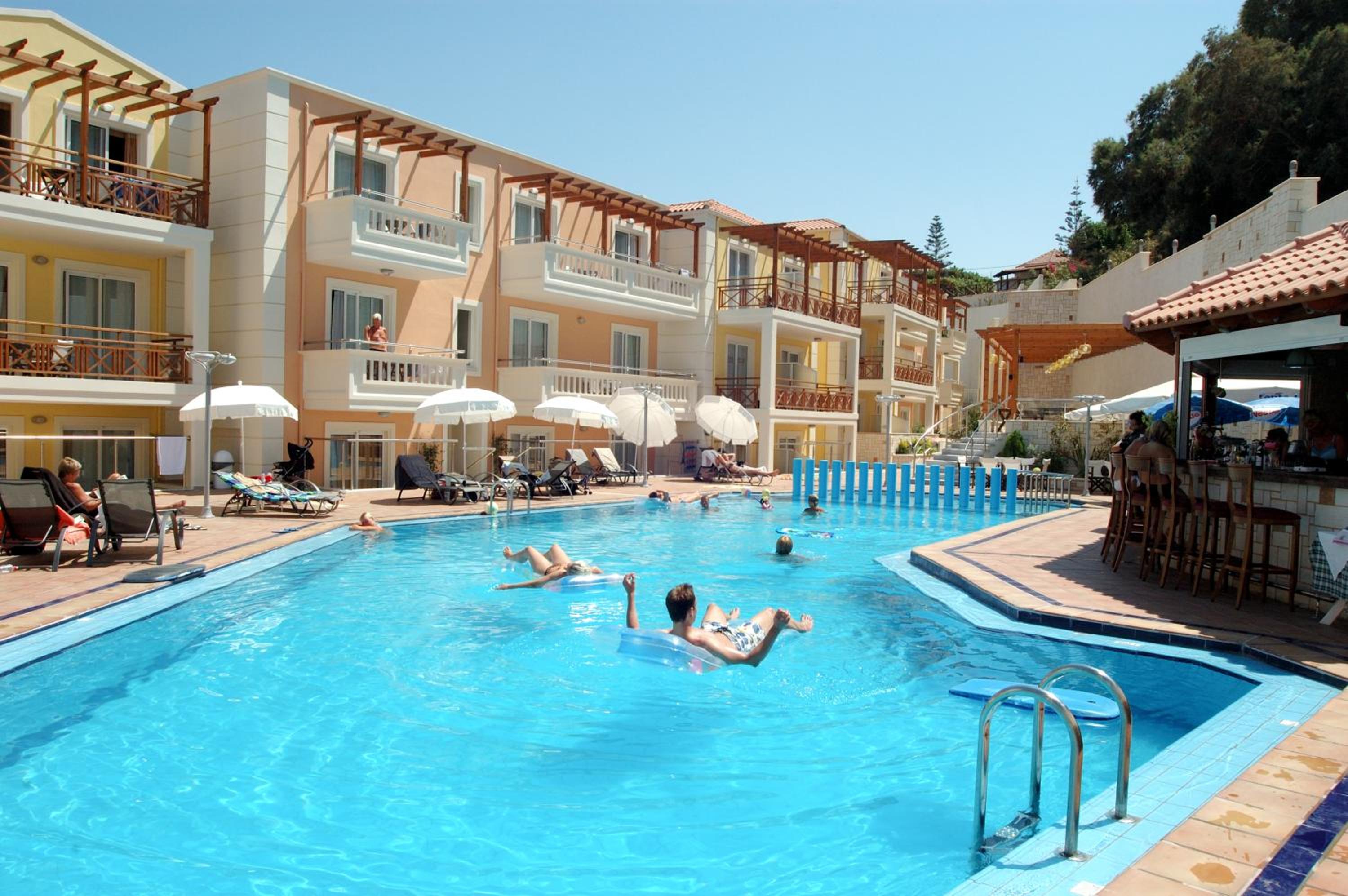 Porto Kalamaki Hotel - Image 4