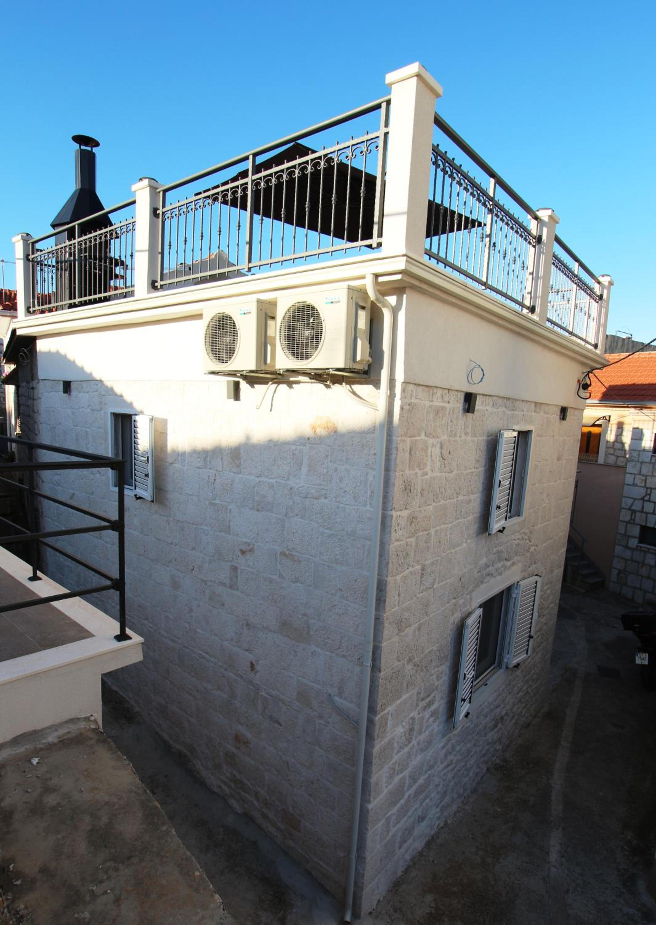 House RokaStone