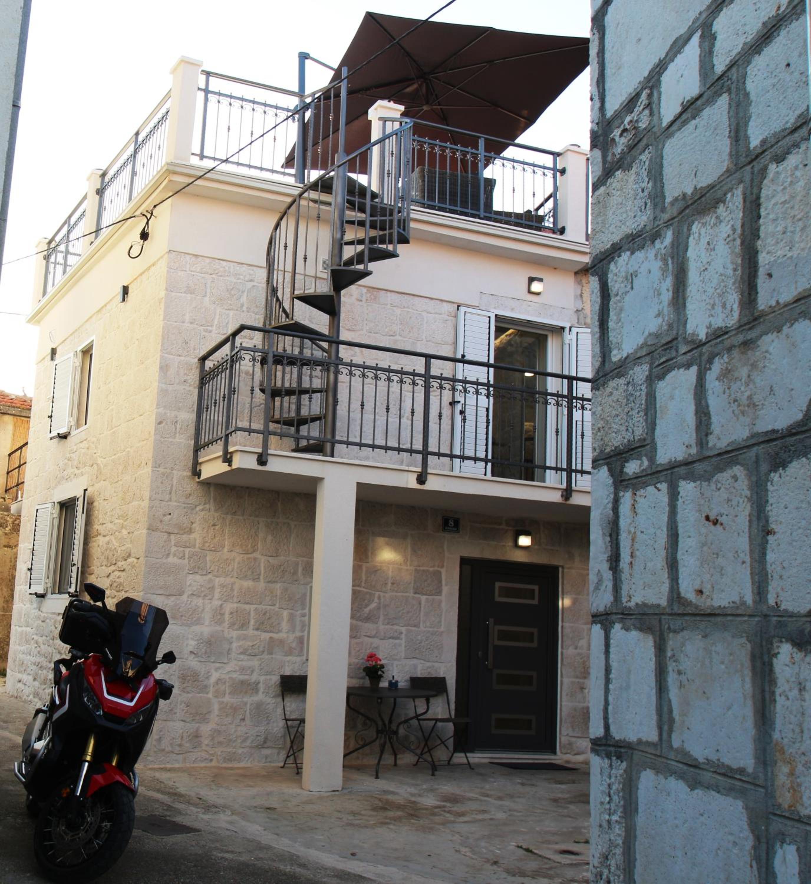 House RokaStone