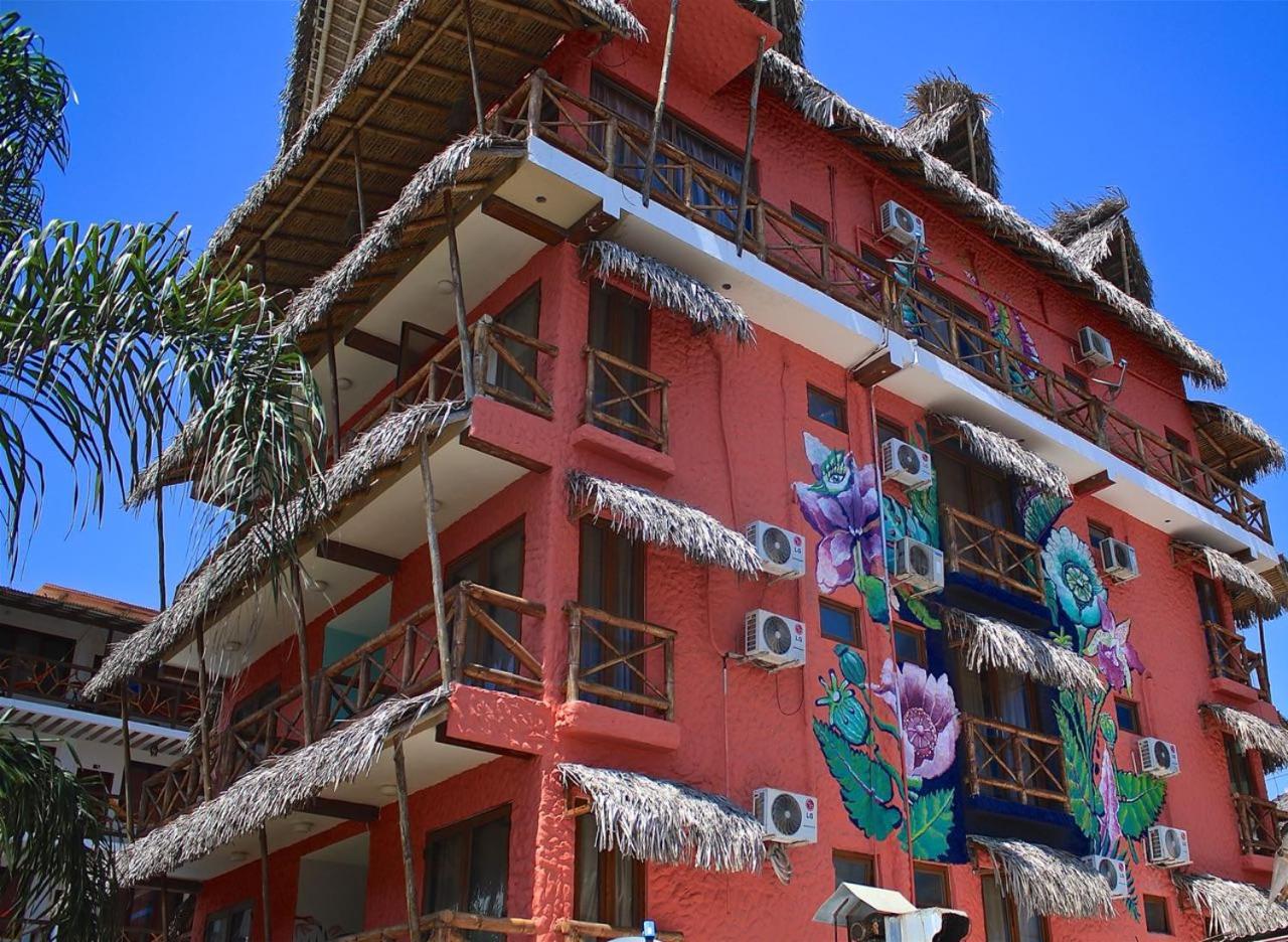 Hotel Socialtel Montañita - formerly Selina Montañita - Image 1