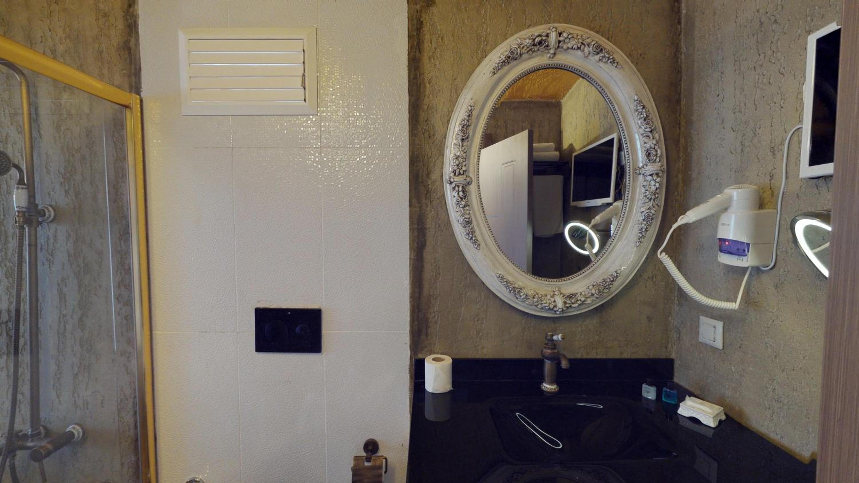 Patron Hotel - Image 9
