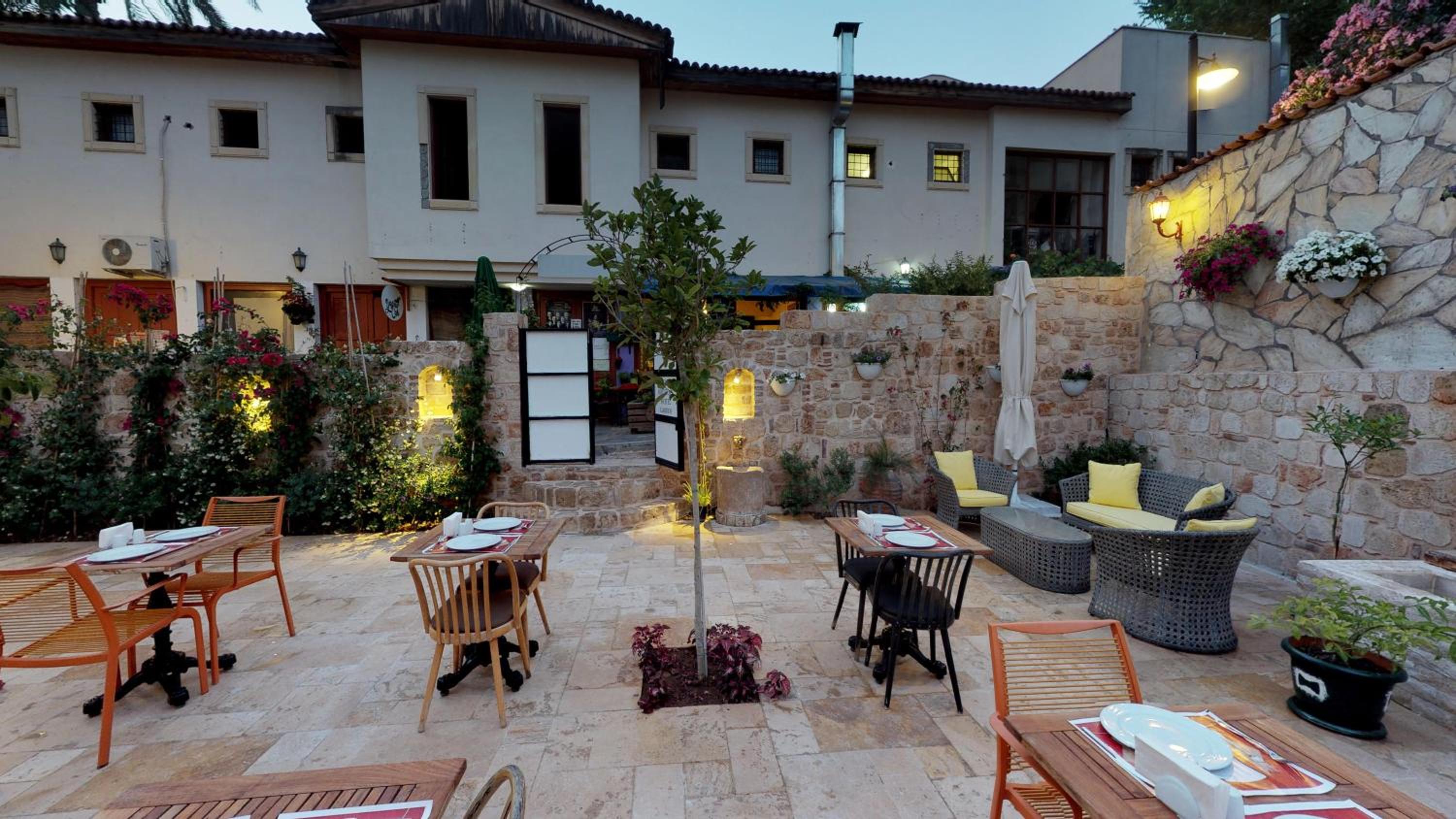 Patron Hotel - Image 31