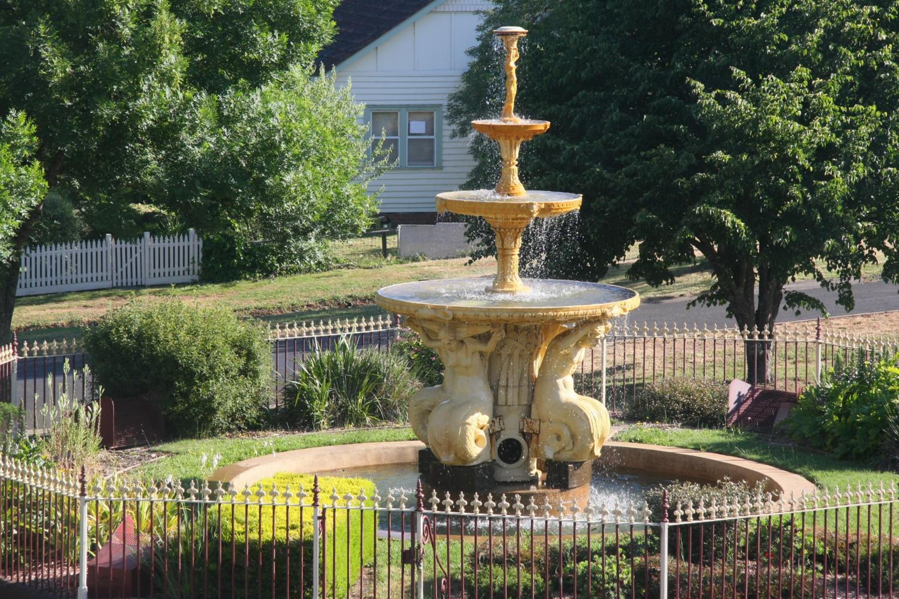 Central Springs Inn