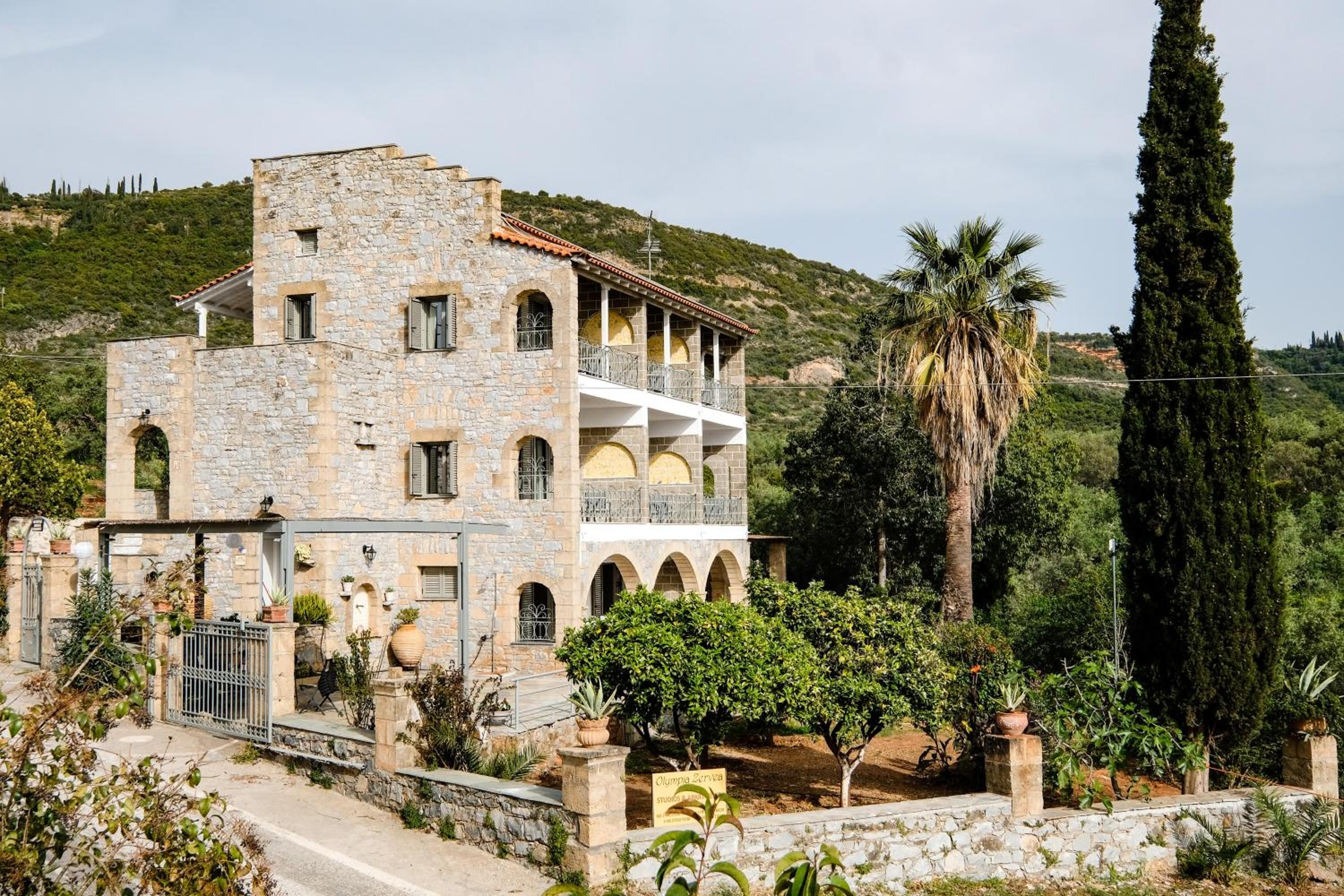 Olympia Zervea Studios with Pool - Apartment photo 2