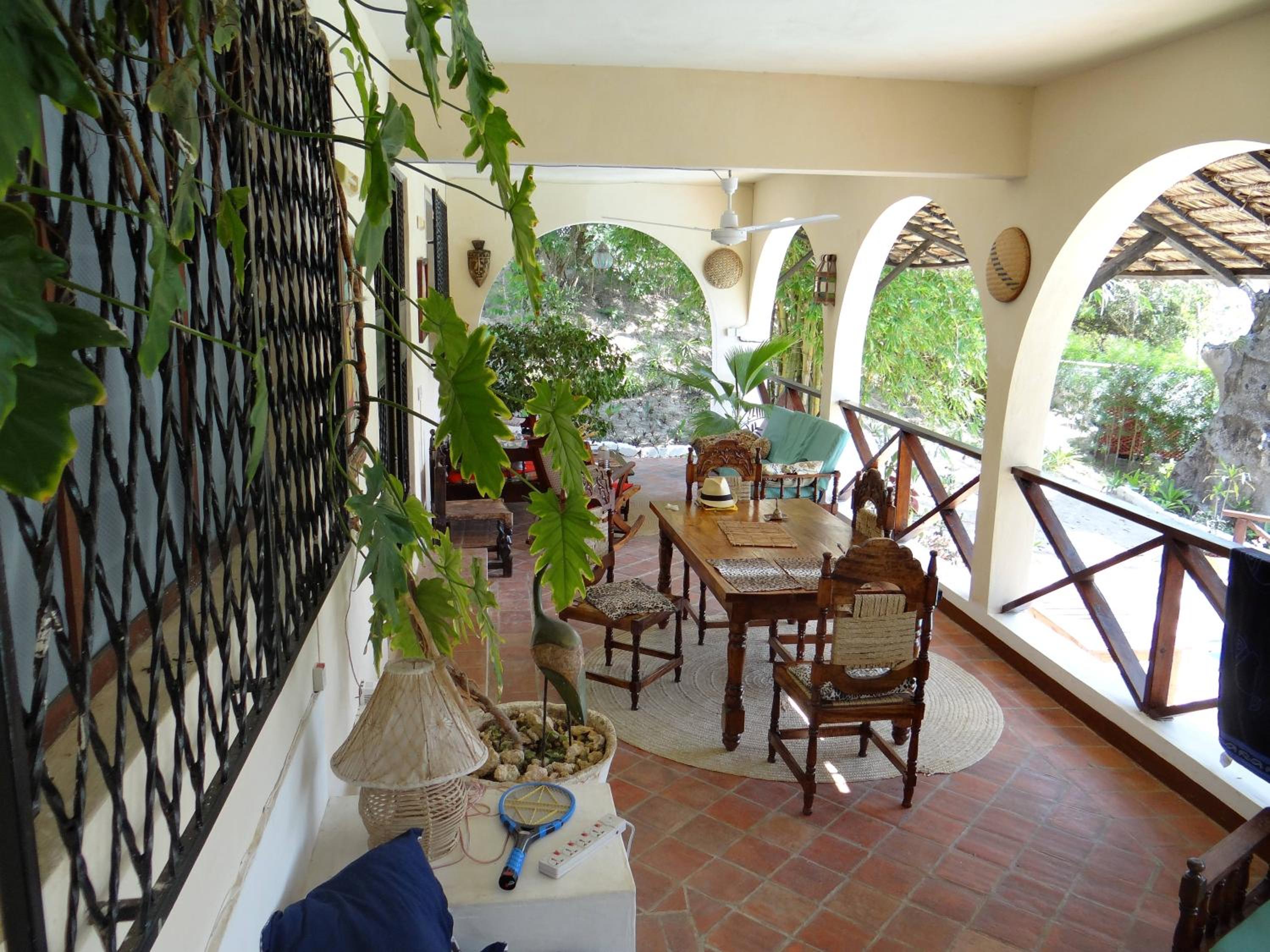 Sunset Villa's Tropical Garden House