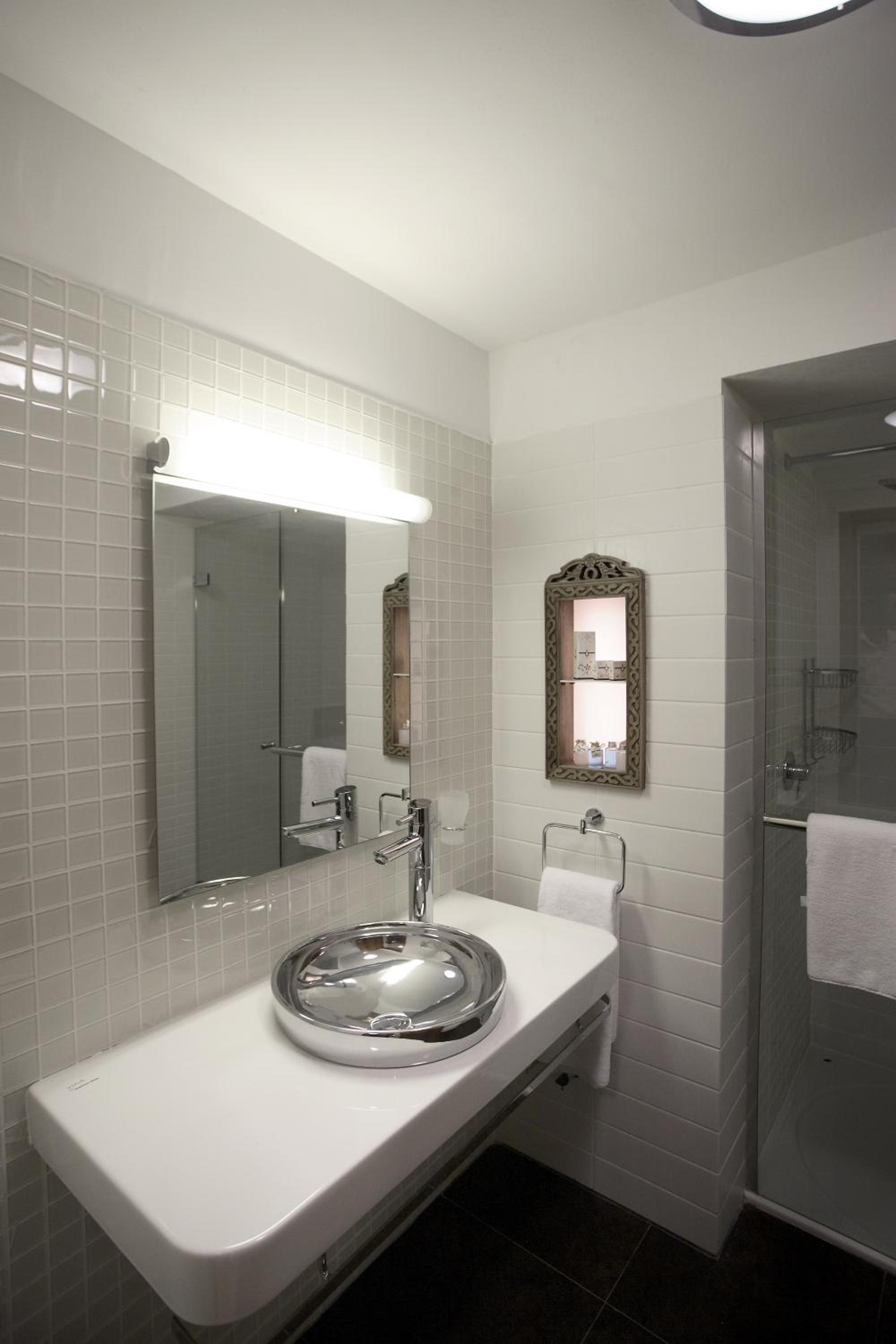Kasr-i Nehroz Hotel