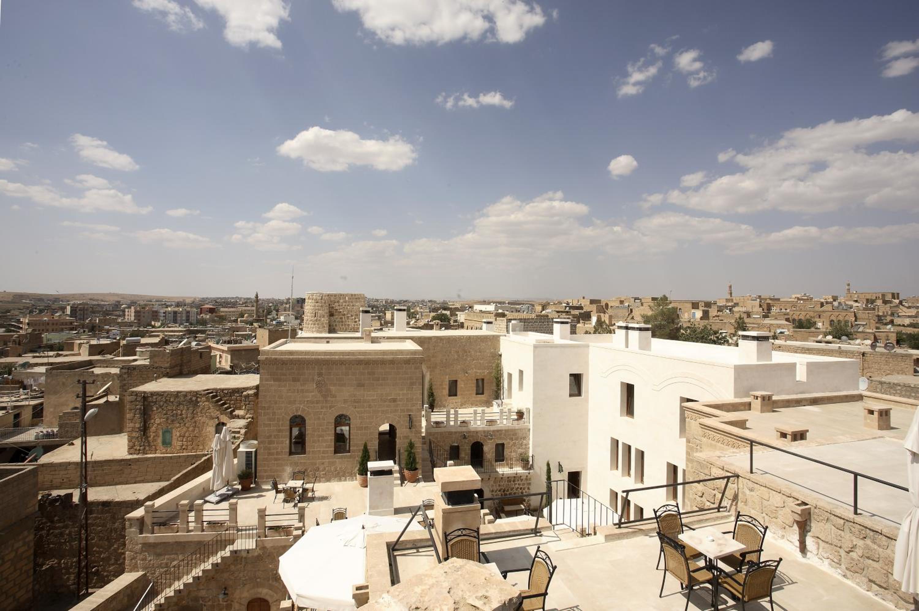 Kasr-i Nehroz Hotel