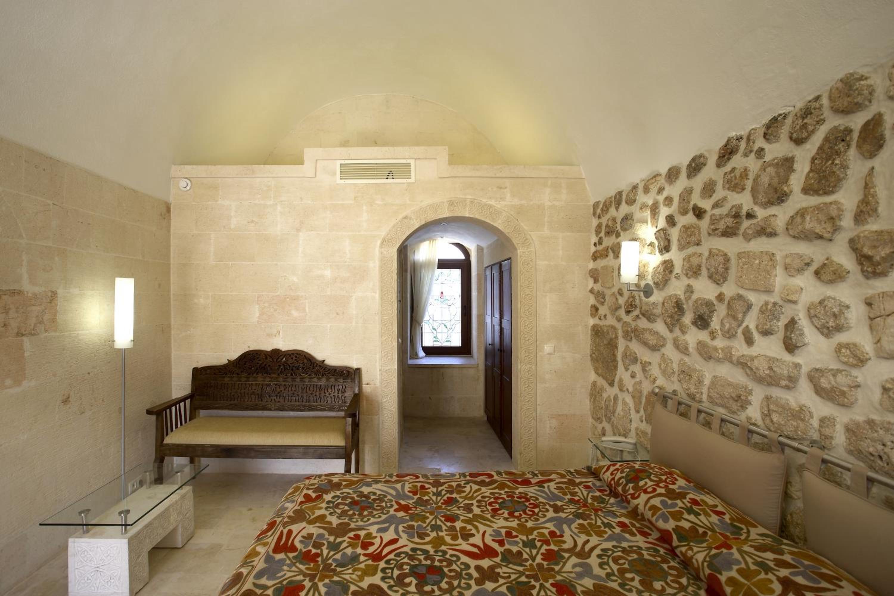 Kasr-i Nehroz Hotel