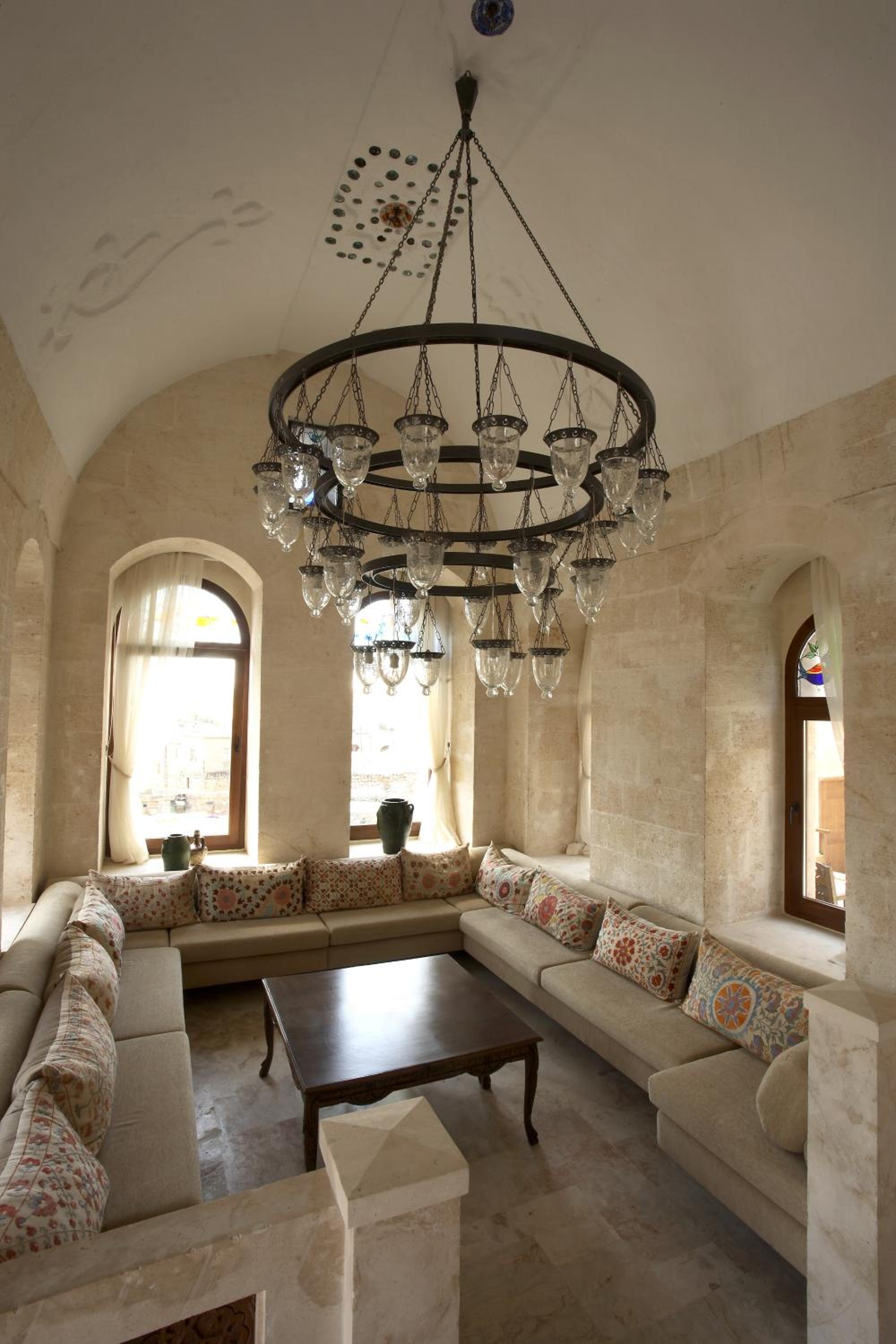 Kasr-i Nehroz Hotel