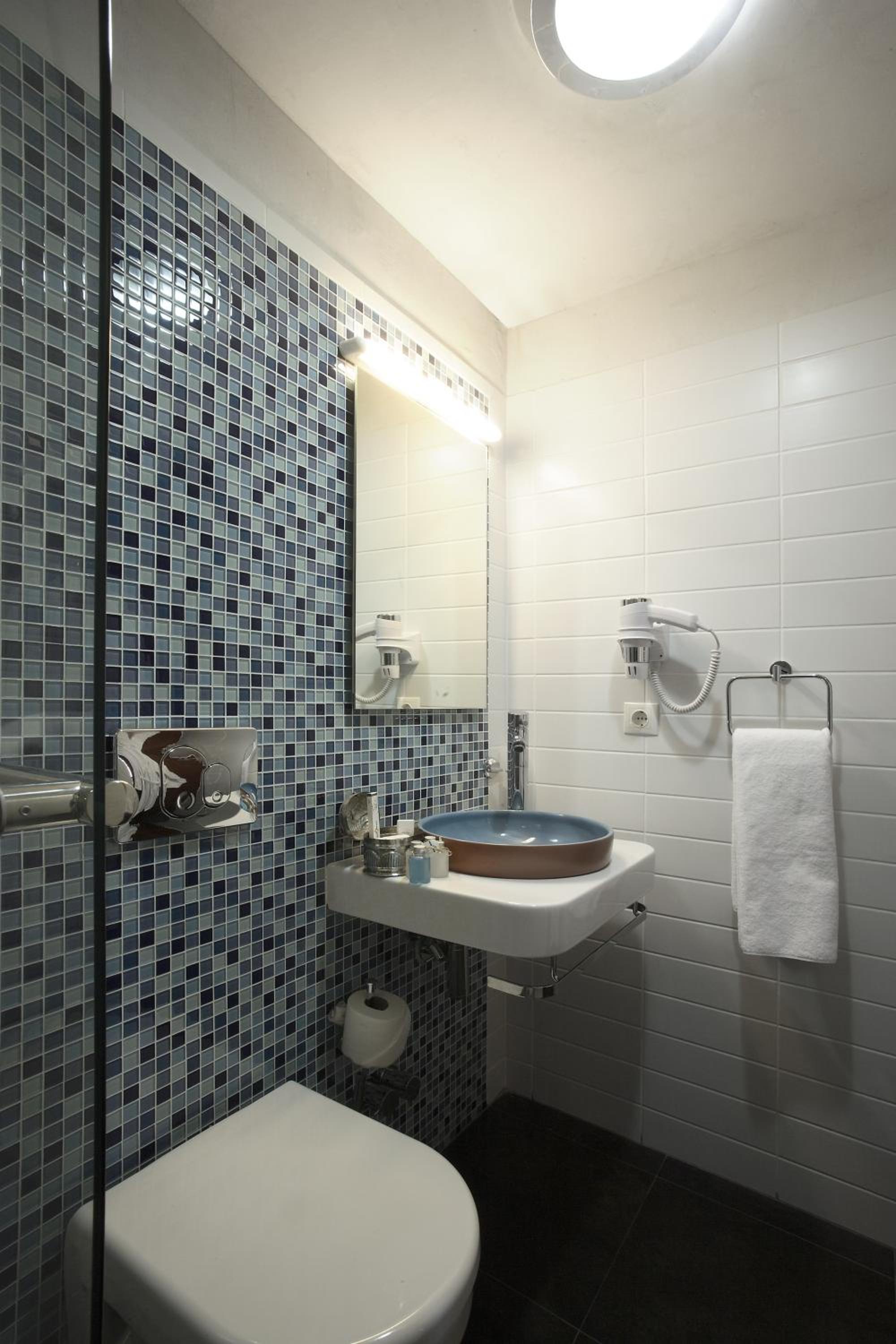 Kasr-i Nehroz Hotel