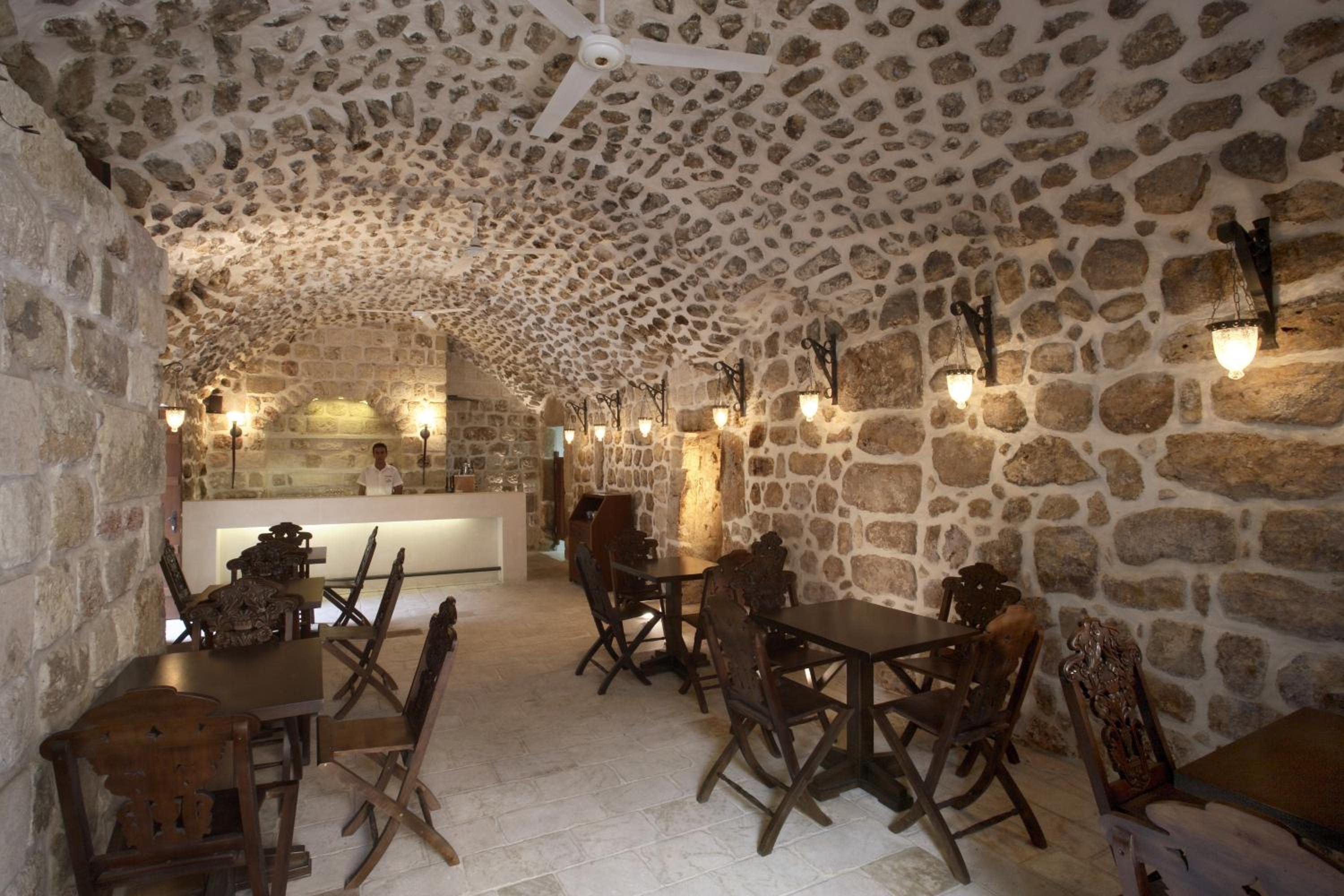 Kasr-i Nehroz Hotel