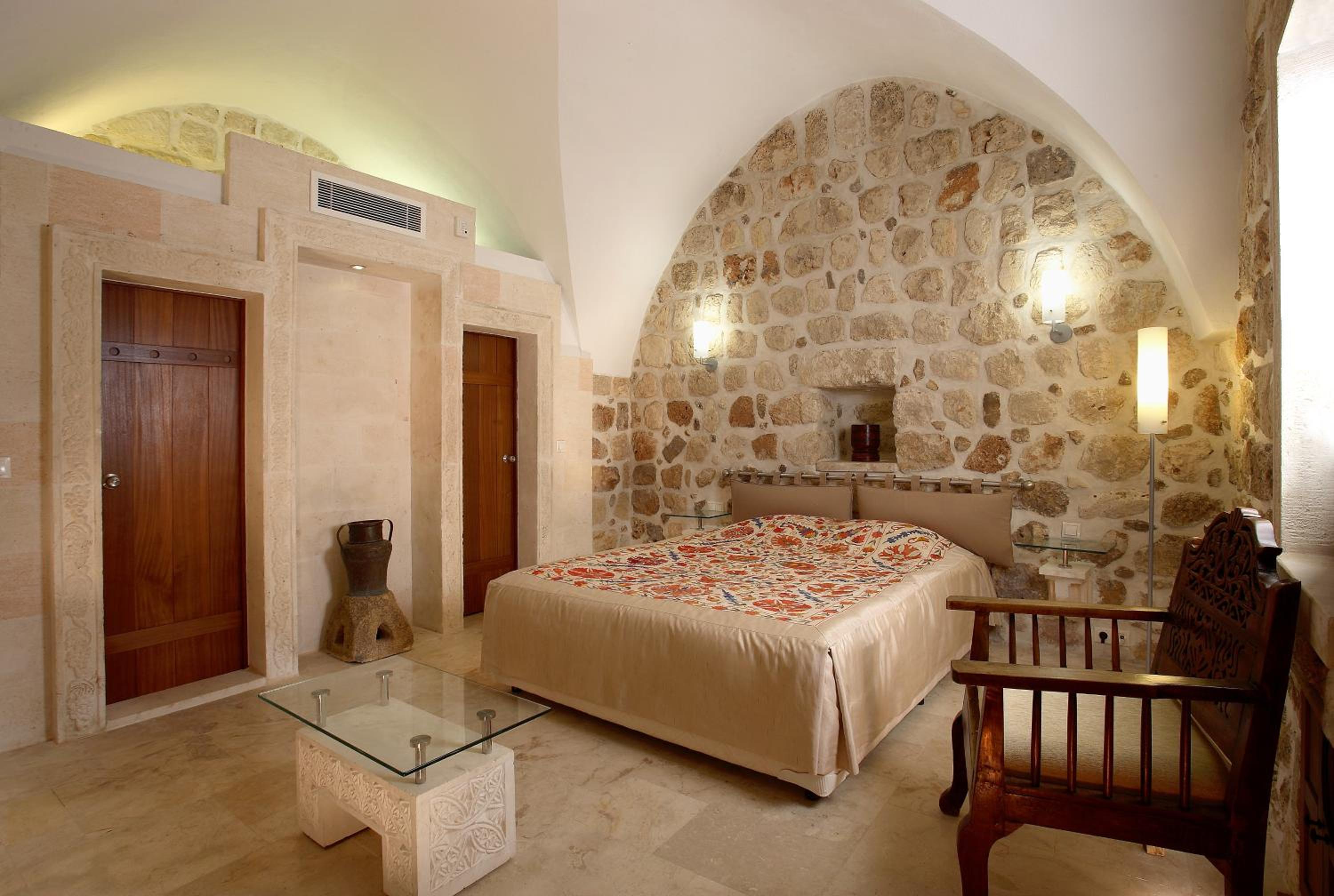 Kasr-i Nehroz Hotel