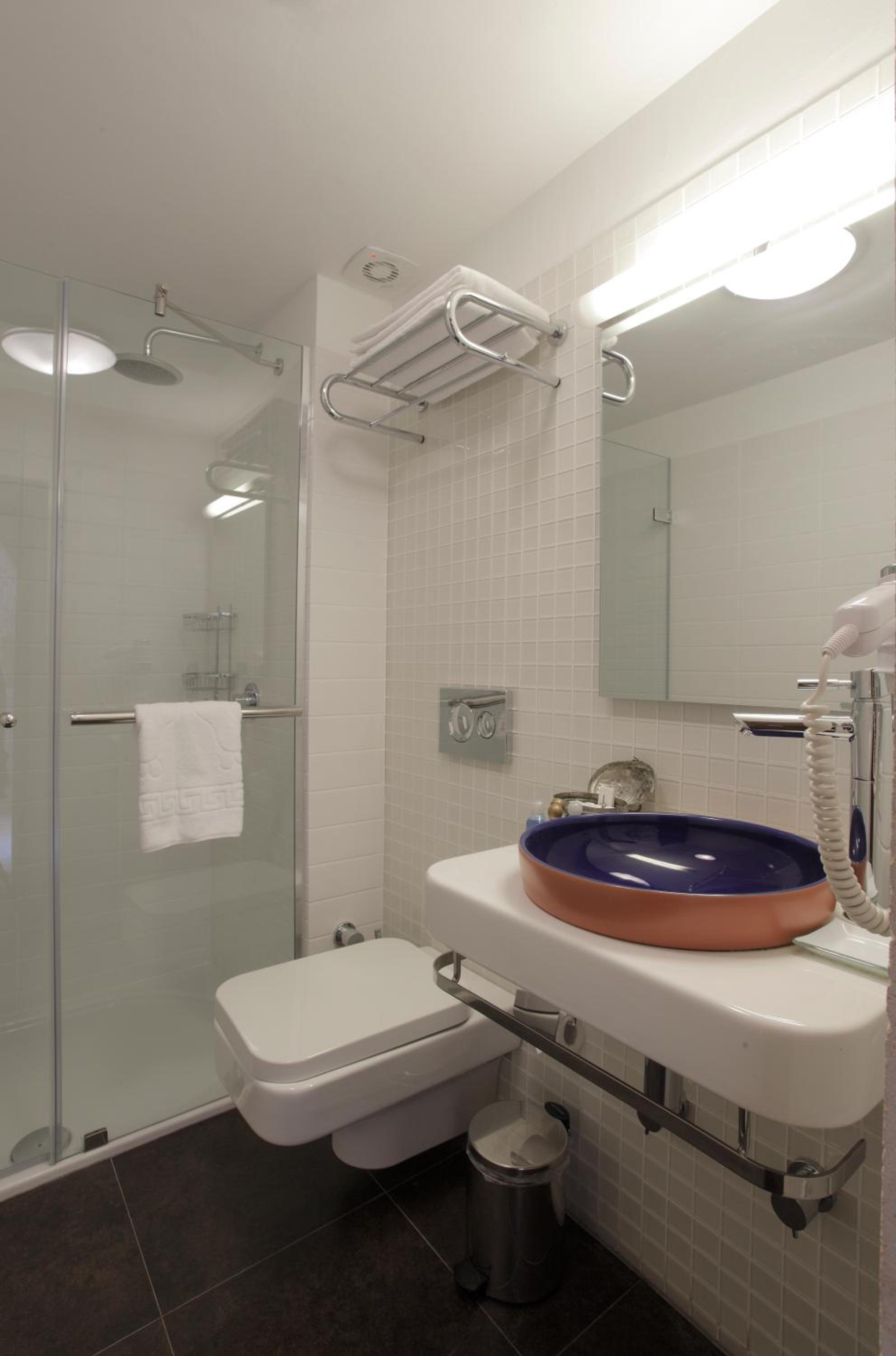 Kasr-i Nehroz Hotel