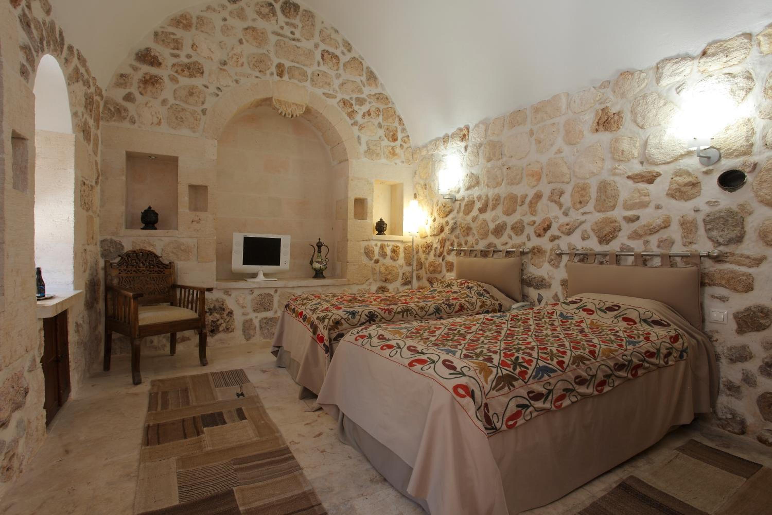 Kasr-i Nehroz Hotel