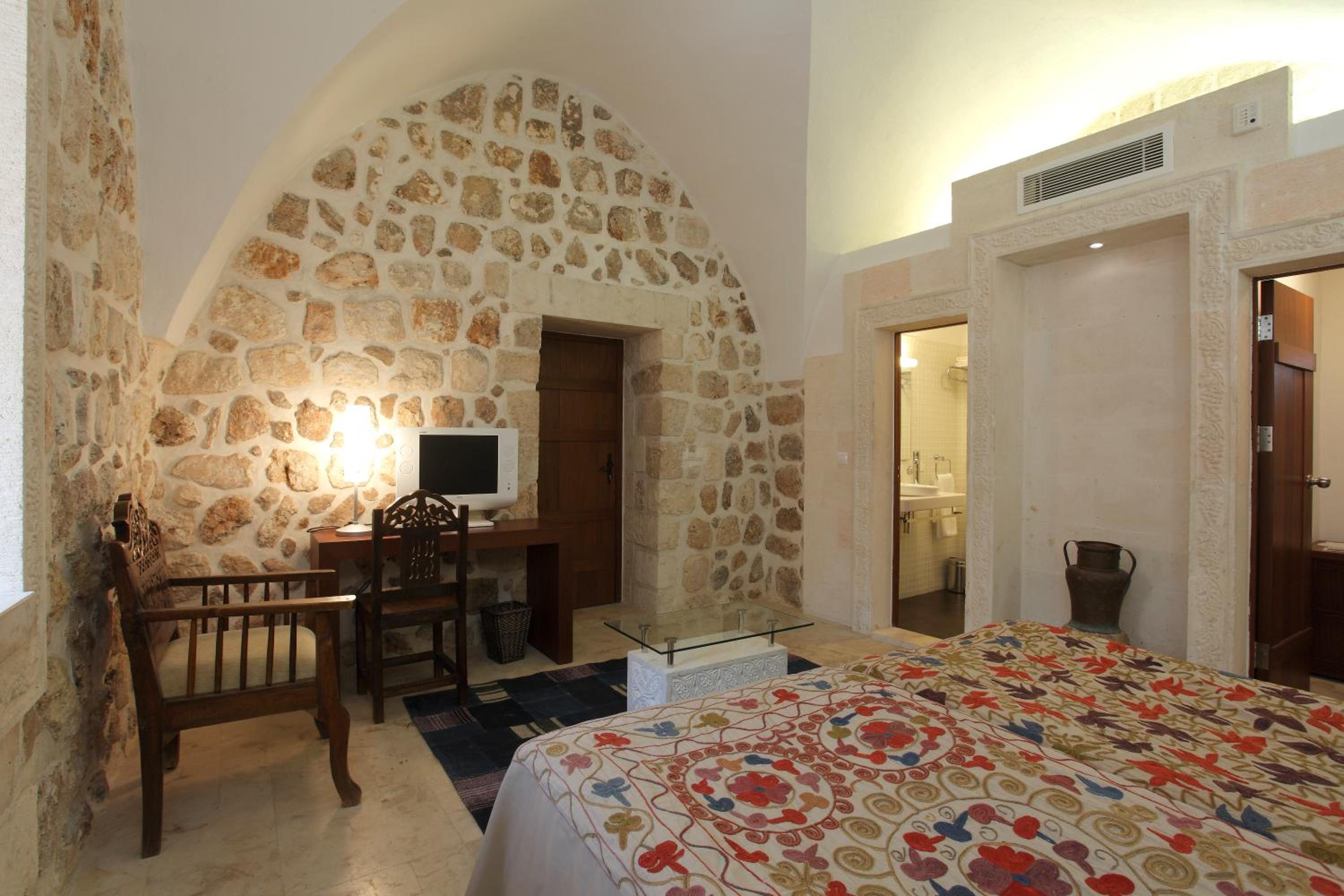 Kasr-i Nehroz Hotel