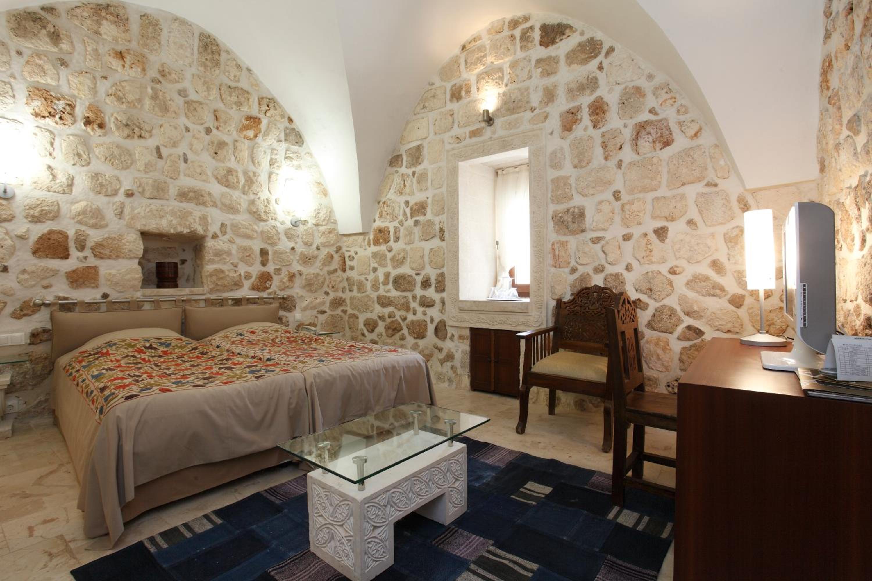 Kasr-i Nehroz Hotel
