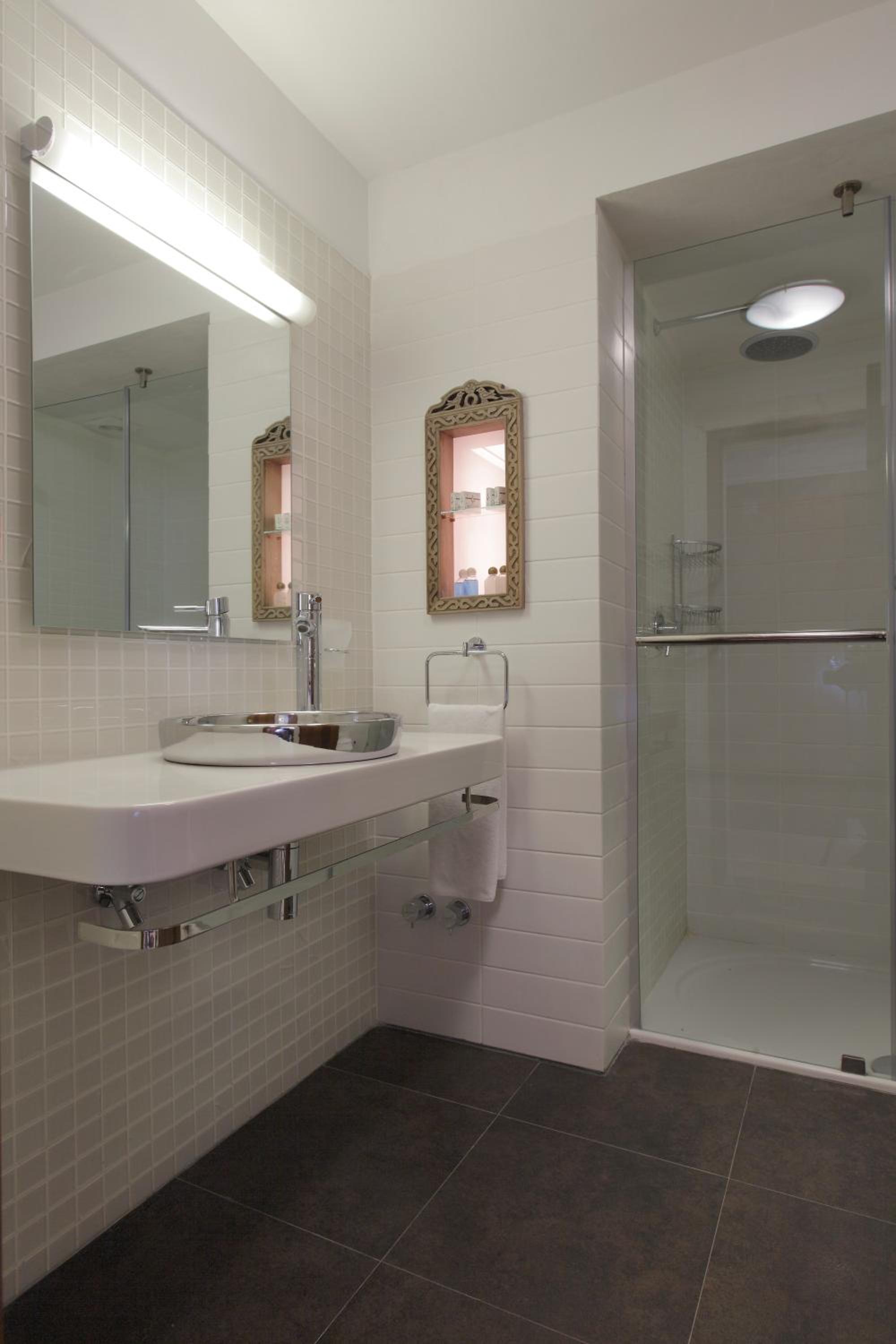 Kasr-i Nehroz Hotel