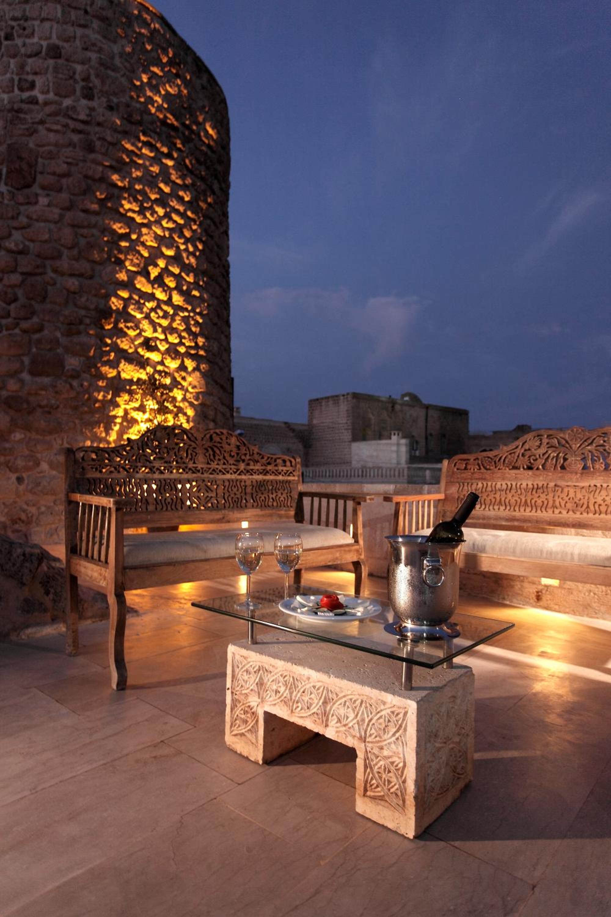 Kasr-i Nehroz Hotel