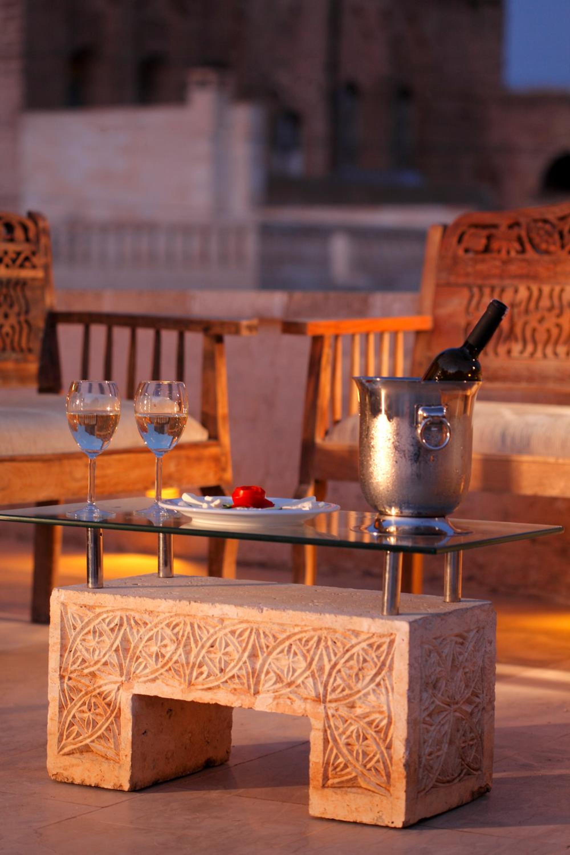 Kasr-i Nehroz Hotel