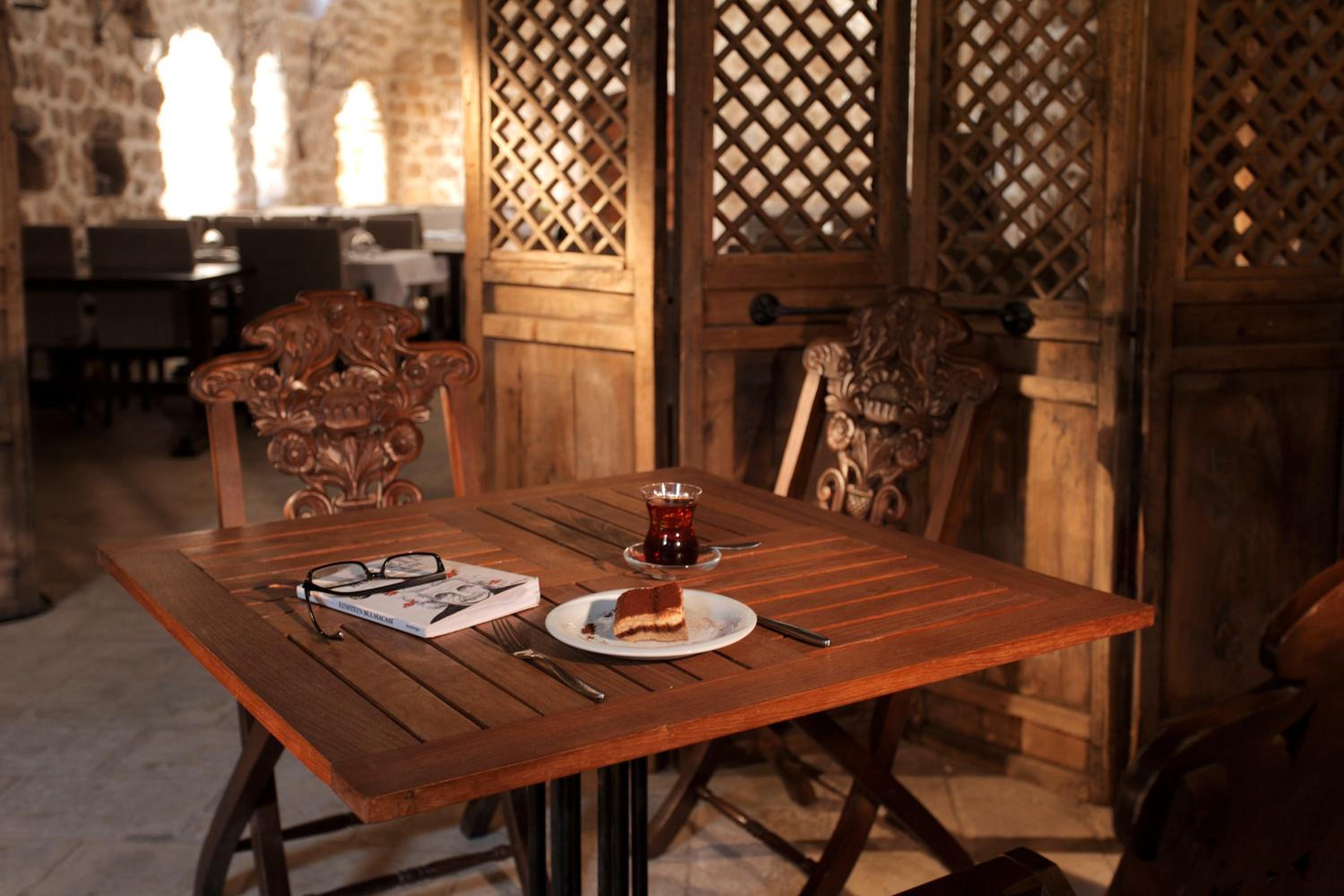 Kasr-i Nehroz Hotel