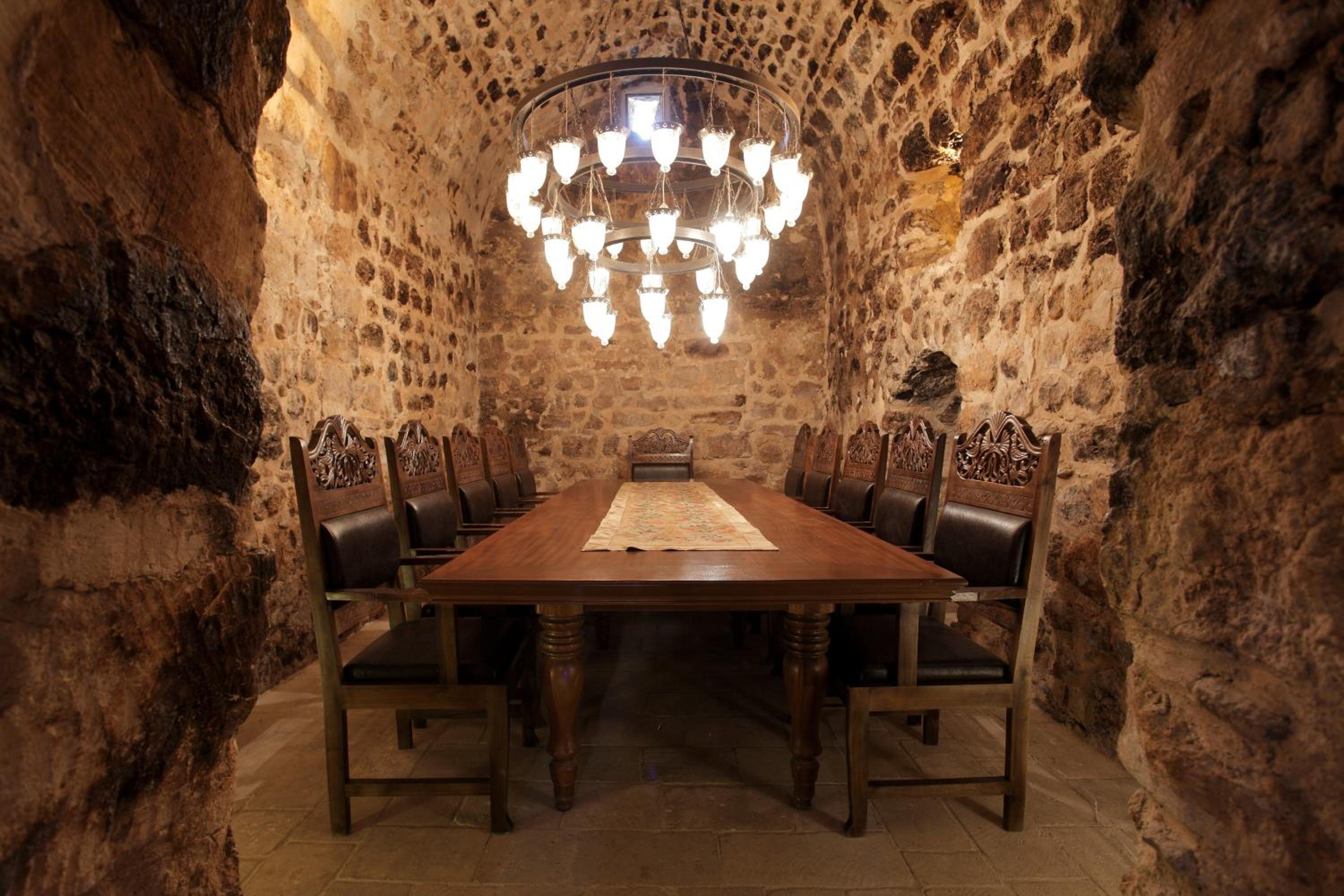 Kasr-i Nehroz Hotel