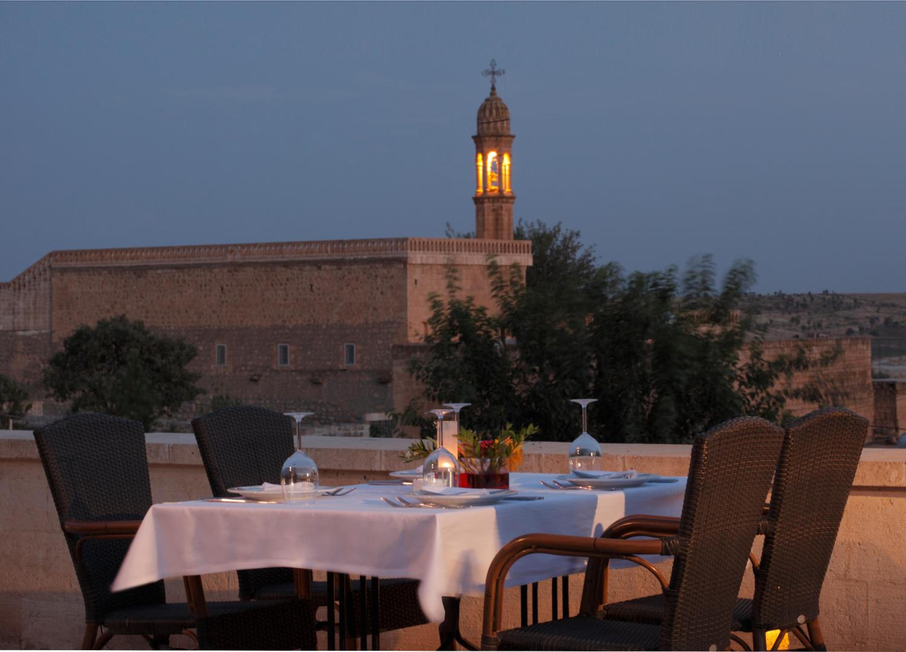 Kasr-i Nehroz Hotel
