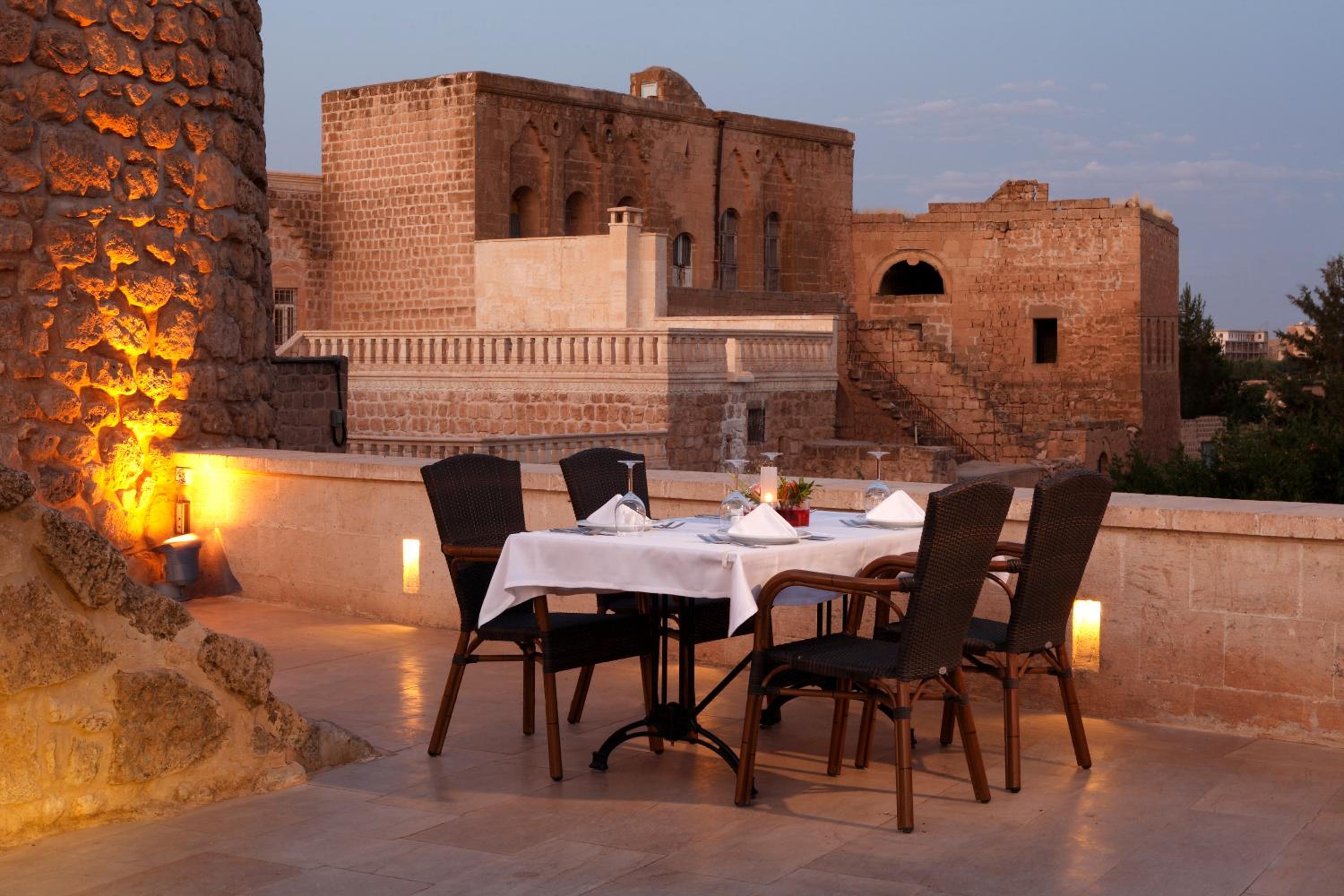 Kasr-i Nehroz Hotel