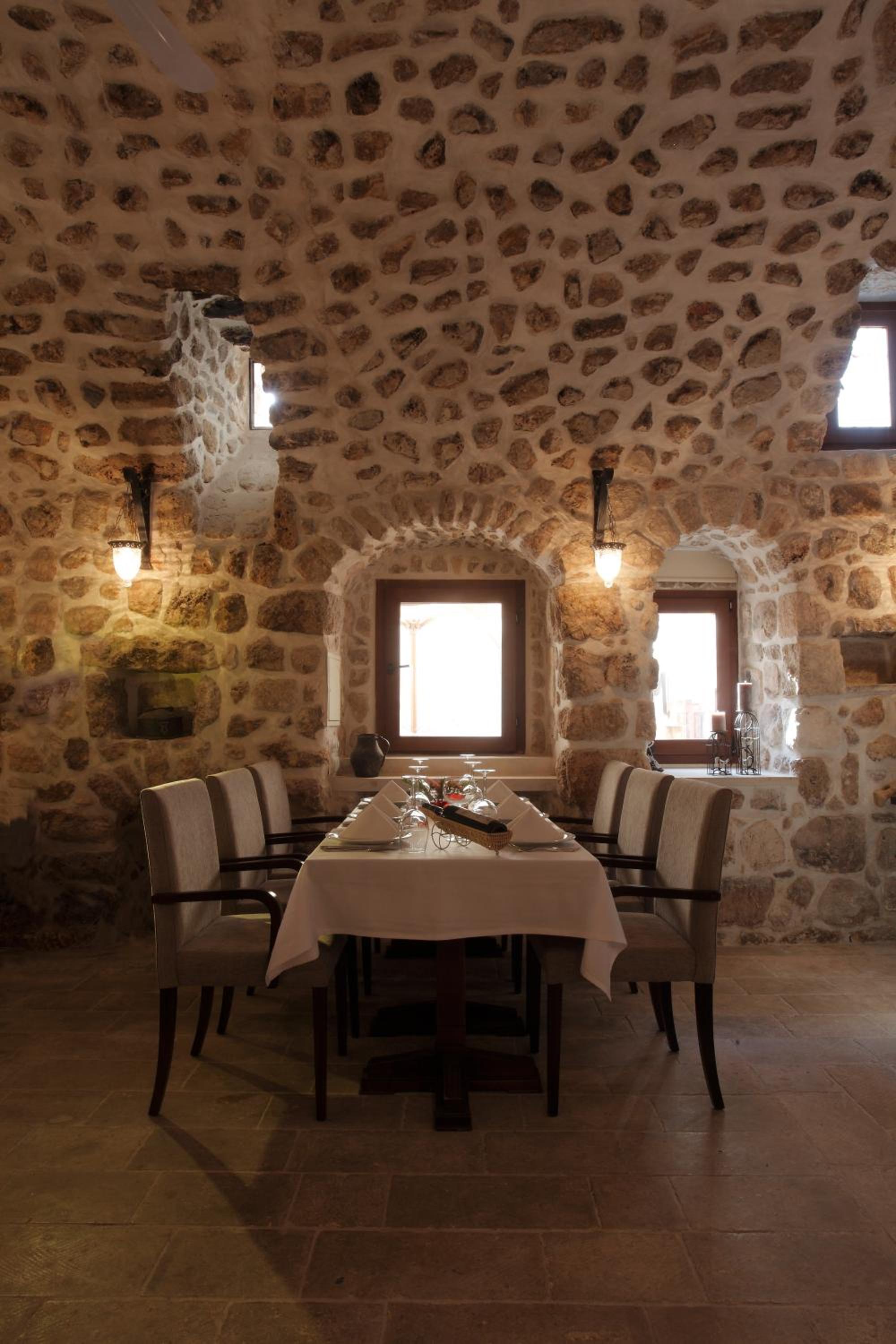 Kasr-i Nehroz Hotel