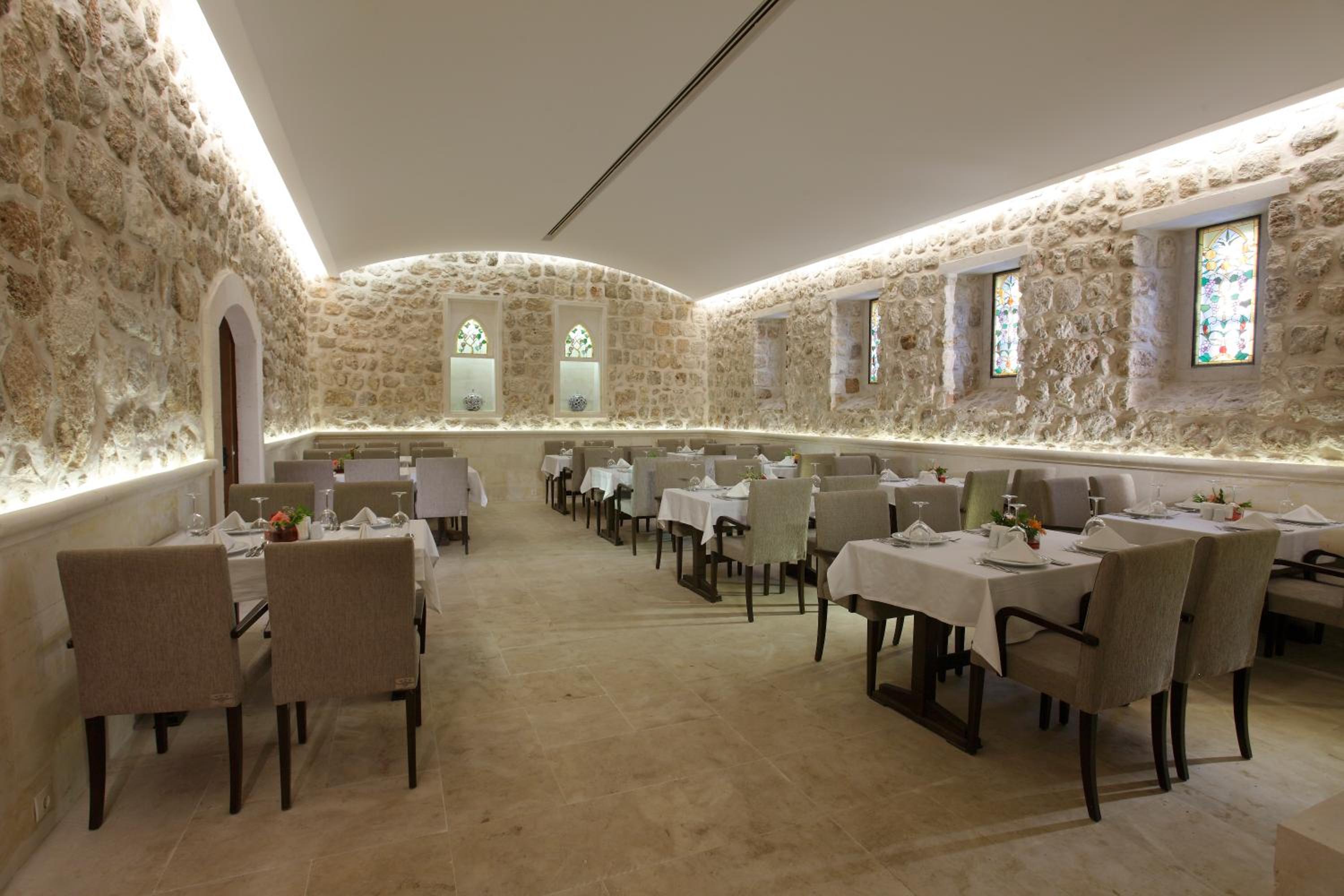 Kasr-i Nehroz Hotel