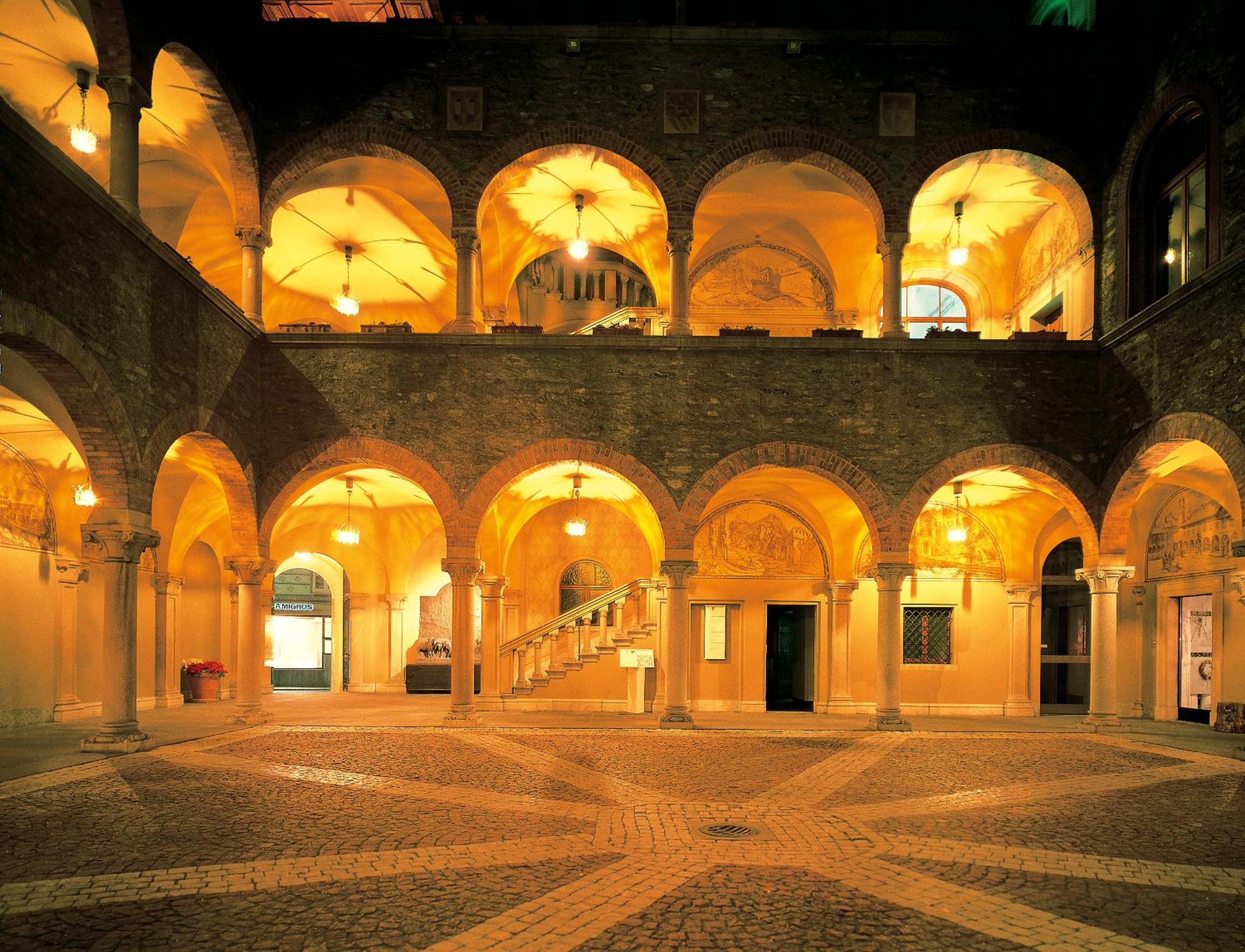 Bellinzona Piazza Collegiata