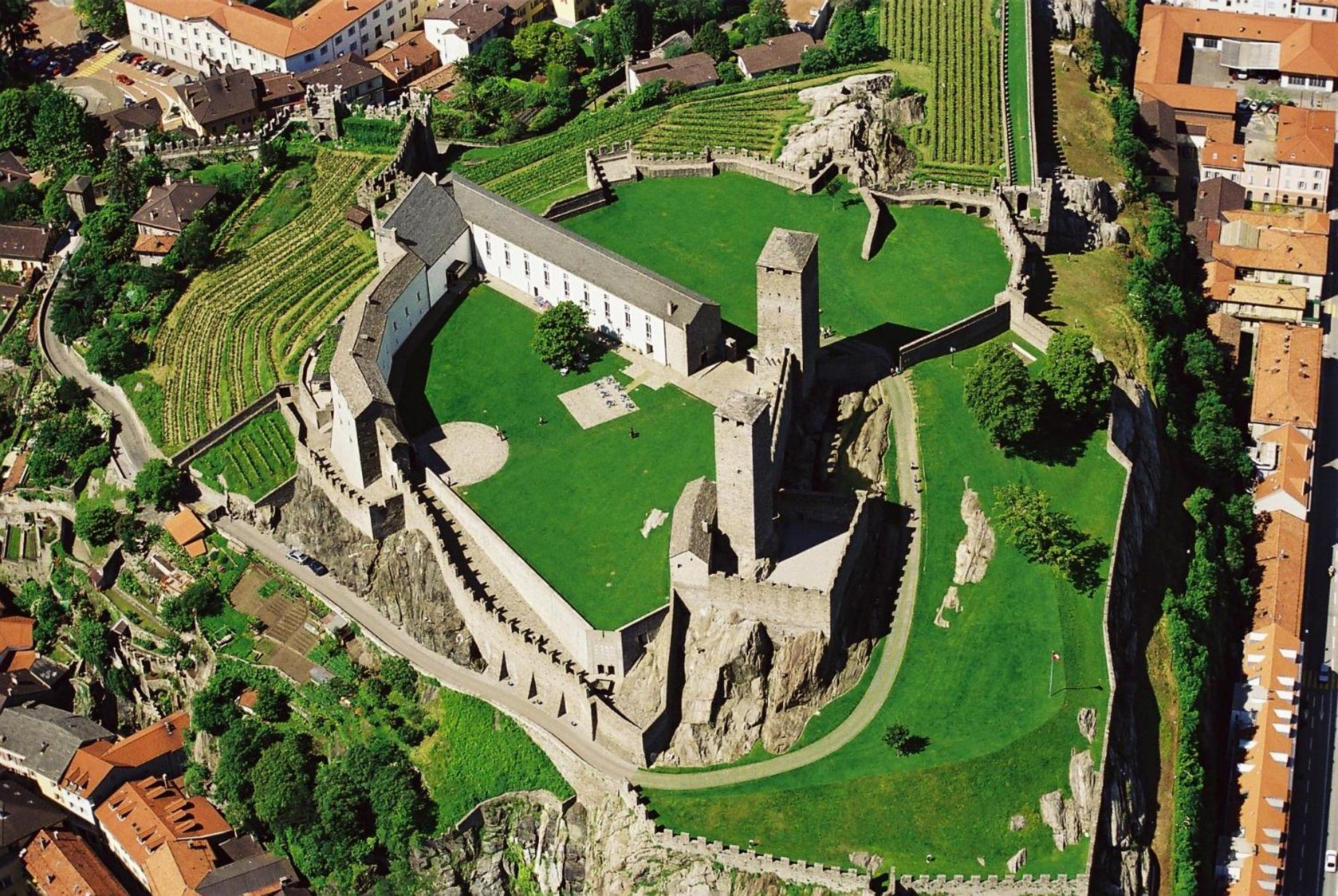 Bellinzona Piazza Collegiata